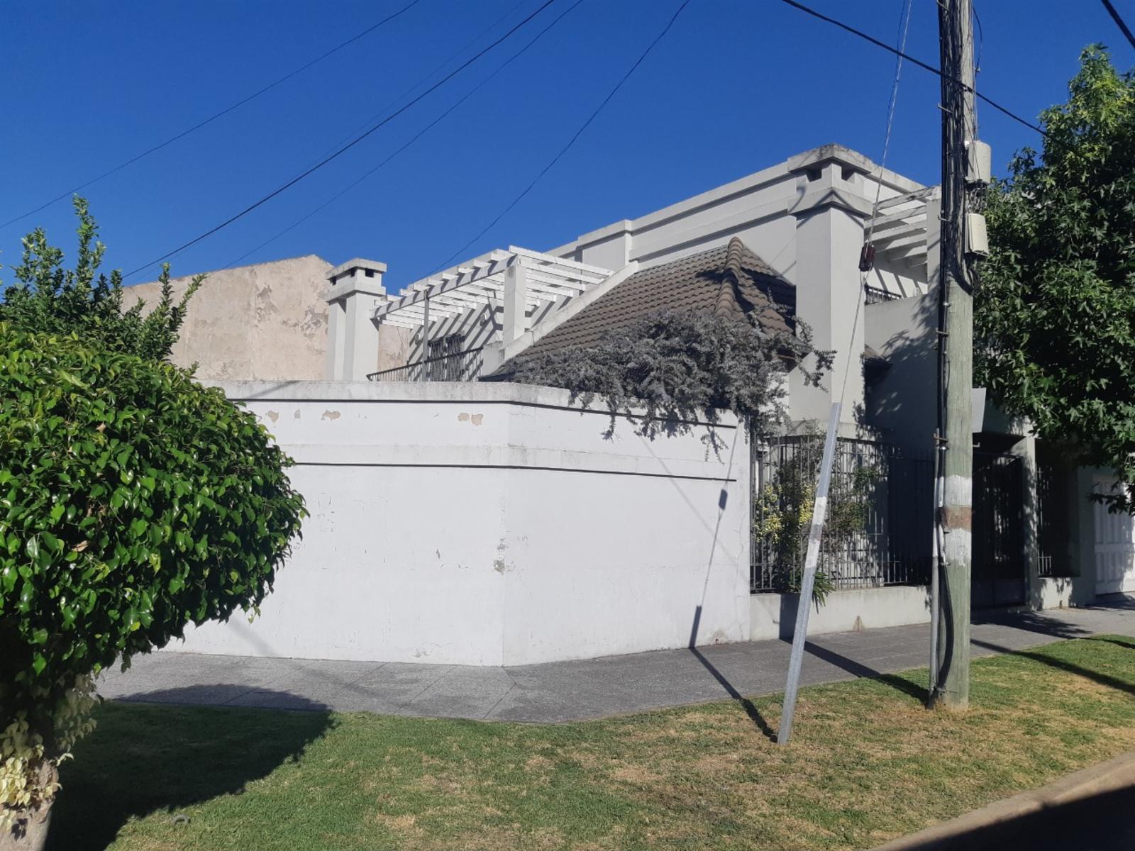 HAEDO NORTE EXCELENTE CASA, CONSTRUCCIÓN DE JERARQUÍA. FONDO LIBRE, PISCINA TERRAZA PARRILLA — foto 12