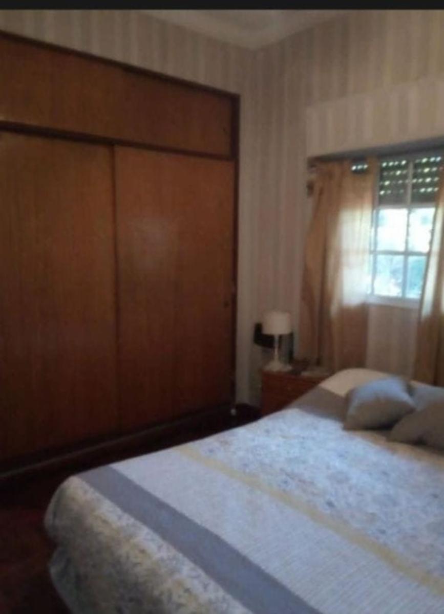 MORÓN. Hermosa Casa de 3 amb. muy amplios. 2 baños. garaje, fondo, yDepto, 2 amb. Todo en planta baja. Excel. ubicación, Oportunidad . — foto 6