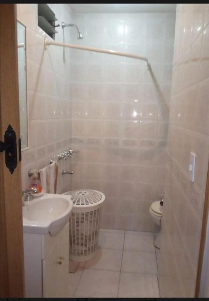 MORÓN. Hermosa Casa de 3 amb. muy amplios. 2 baños. garaje, fondo, yDepto, 2 amb. Todo en planta baja. Excel. ubicación, Oportunidad . — foto 7