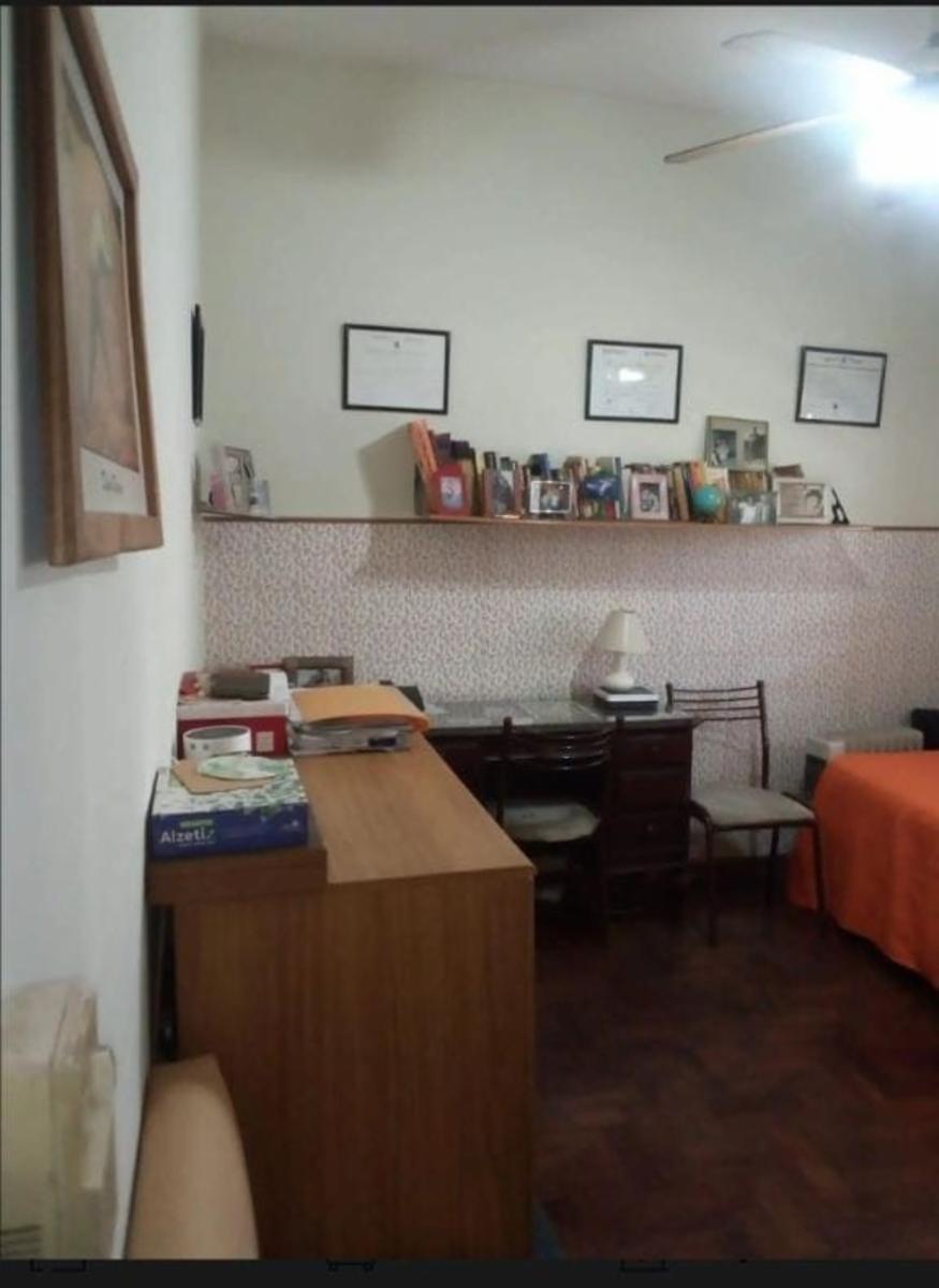 MORÓN. Hermosa Casa de 3 amb. muy amplios. 2 baños. garaje, fondo, yDepto, 2 amb. Todo en planta baja. Excel. ubicación, Oportunidad . — foto 8