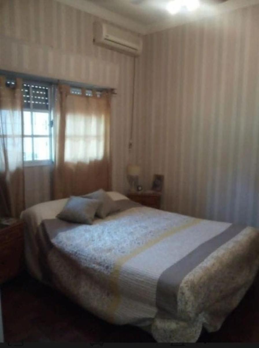 MORÓN. Hermosa Casa de 3 amb. muy amplios. 2 baños. garaje, fondo, yDepto, 2 amb. Todo en planta baja. Excel. ubicación, Oportunidad . — foto 9