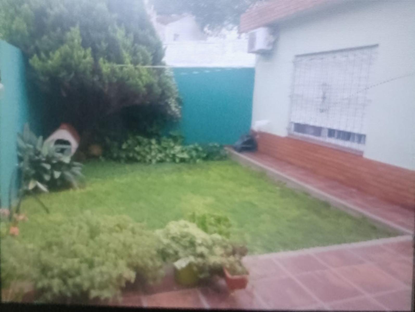 MORÓN. Hermosa Casa de 3 amb. muy amplios. 2 baños. garaje, fondo, yDepto, 2 amb. Todo en planta baja. Excel. ubicación, Oportunidad . — foto 12