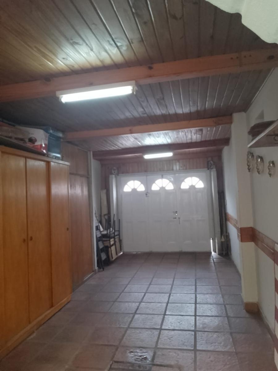 MORÓN. Hermosa Casa de 3 amb. muy amplios. 2 baños. garaje, fondo, yDepto, 2 amb. Todo en planta baja. Excel. ubicación, Oportunidad . — foto 15