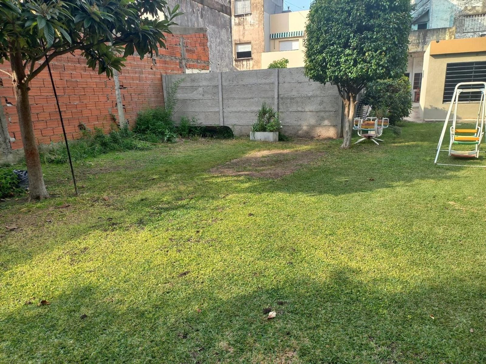 Haedo Norte. Casa en PH. 3 Amb. P. Baja Gran fondo libre. A refaccionar — foto 2
