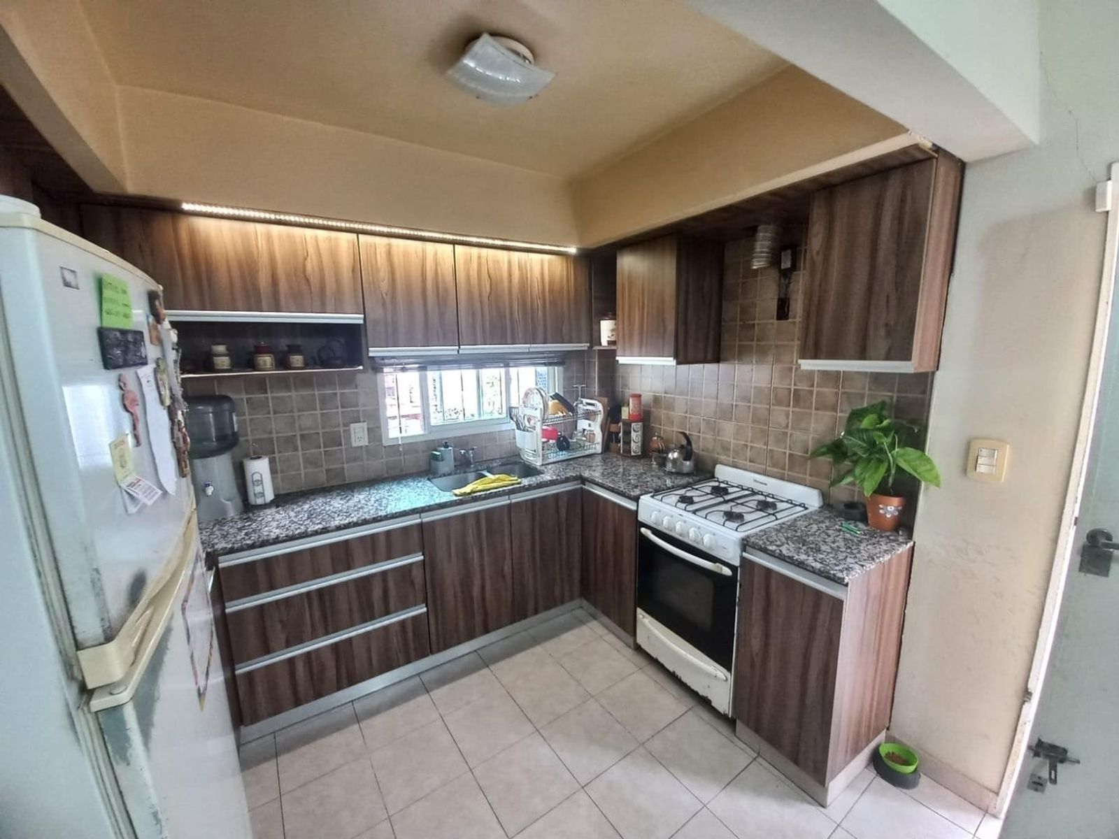 Cómoda CASA 4 Amb. 1 planta Fte, a Plaza &quot La Rotonda&quot El Palomar — foto 6