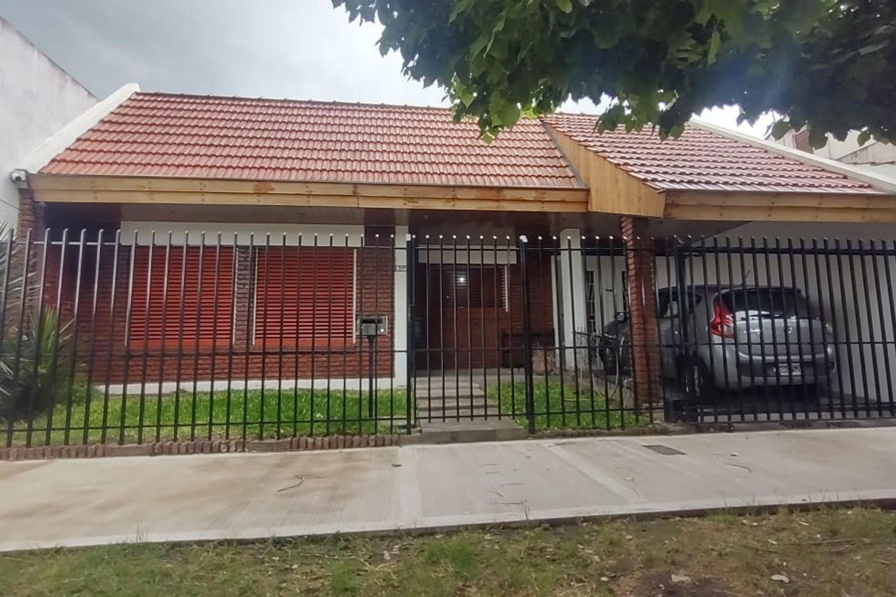 Casa en Venta 3 Ambientes Garaje Fondo Quincho Morón — foto 14