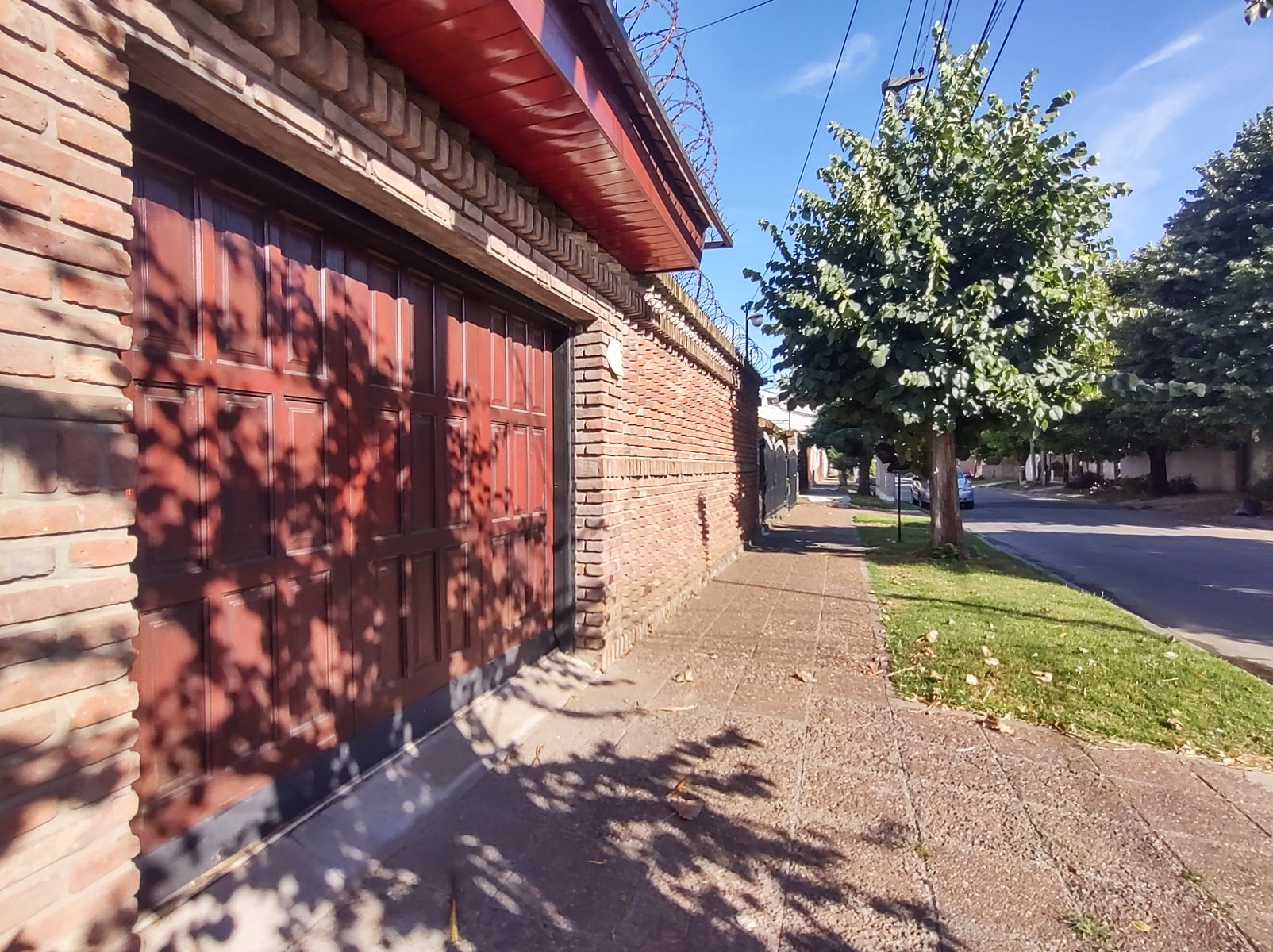 Chalet en venta 6 Amb. 2 lotes Gran parque y Piscina El Palomar — foto 2