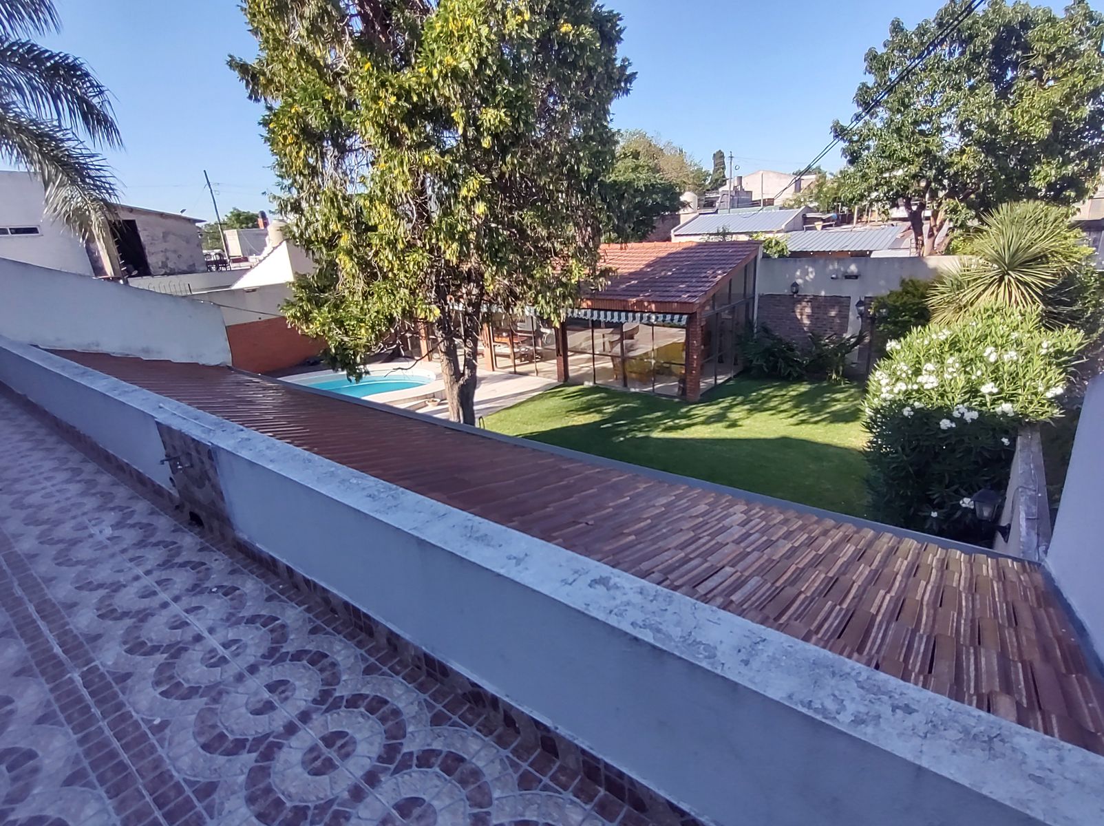 Chalet en venta 6 Amb. 2 lotes Gran parque y Piscina El Palomar — foto 4
