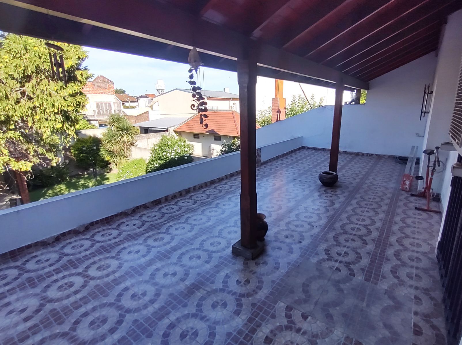 Chalet en venta 6 Amb. 2 lotes Gran parque y Piscina El Palomar — foto 5
