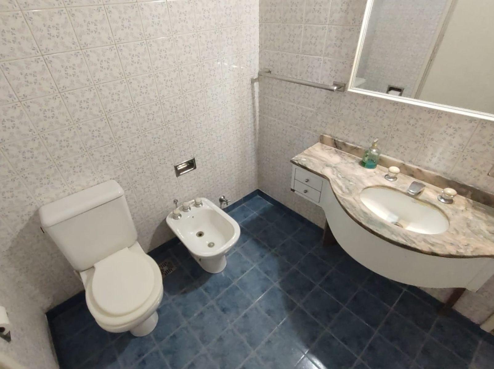 Casa en Venta 4 Amb. Bº Guemes una planta garaje jardín — foto 4
