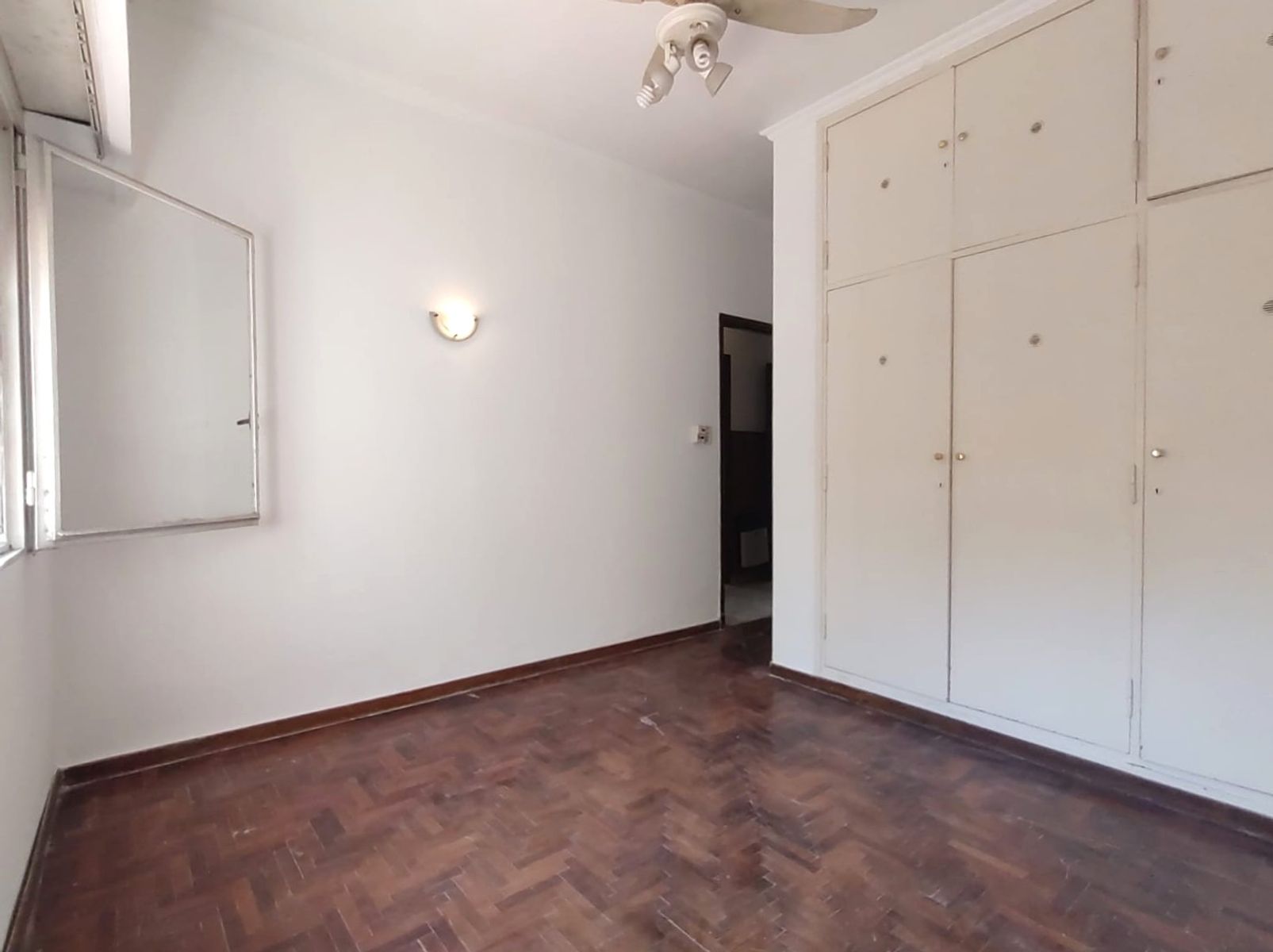Casa en Venta 4 Amb. Bº Guemes una planta garaje jardín — foto 9