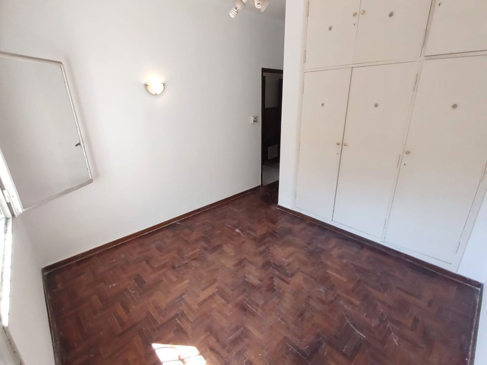 Casa en Venta 4 Amb. Bº Guemes una planta garaje jardín — foto 13