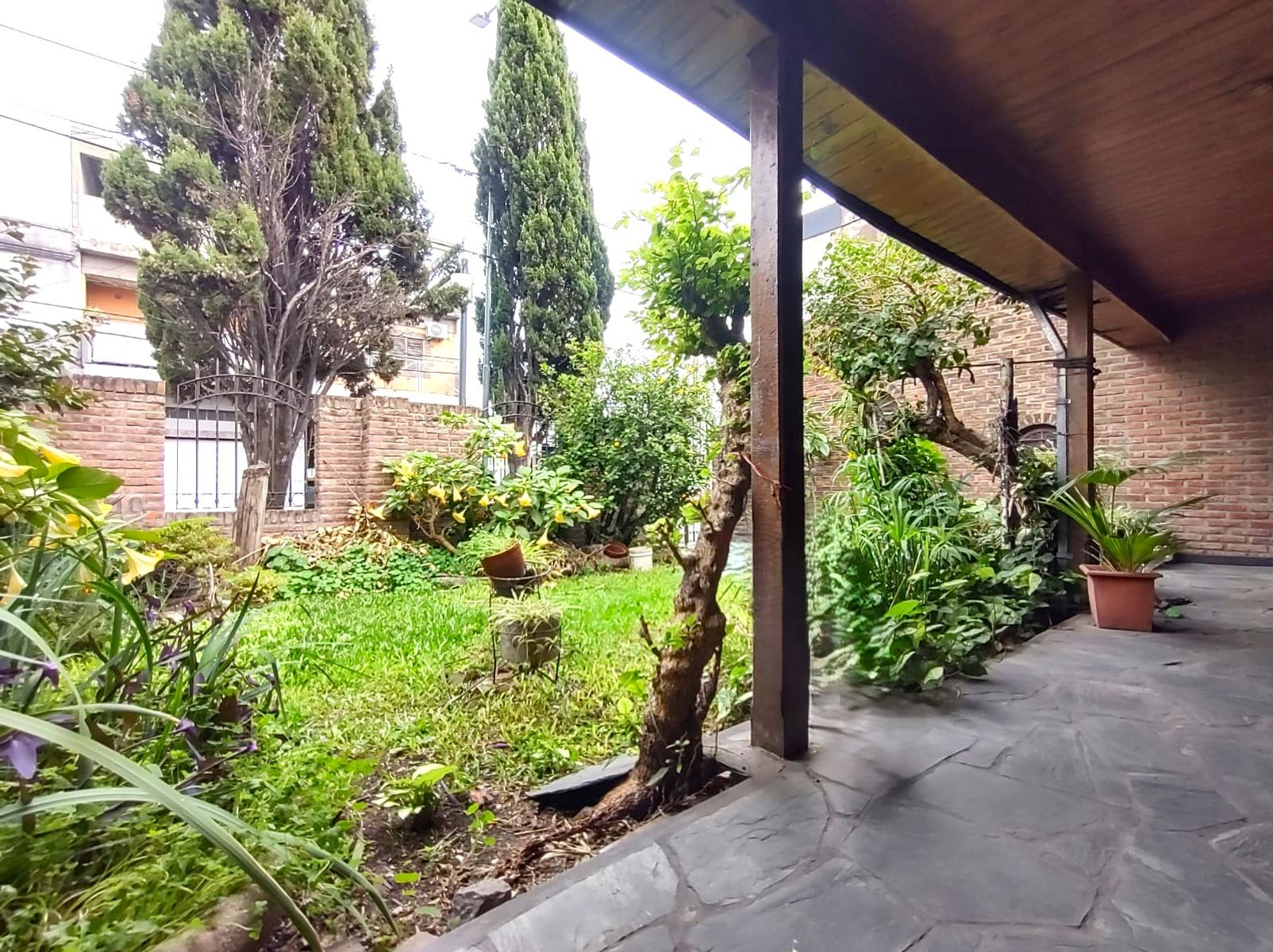 Chalet en Venta 4 Ambientes Jardín Garaje Patio El Palomar - 3