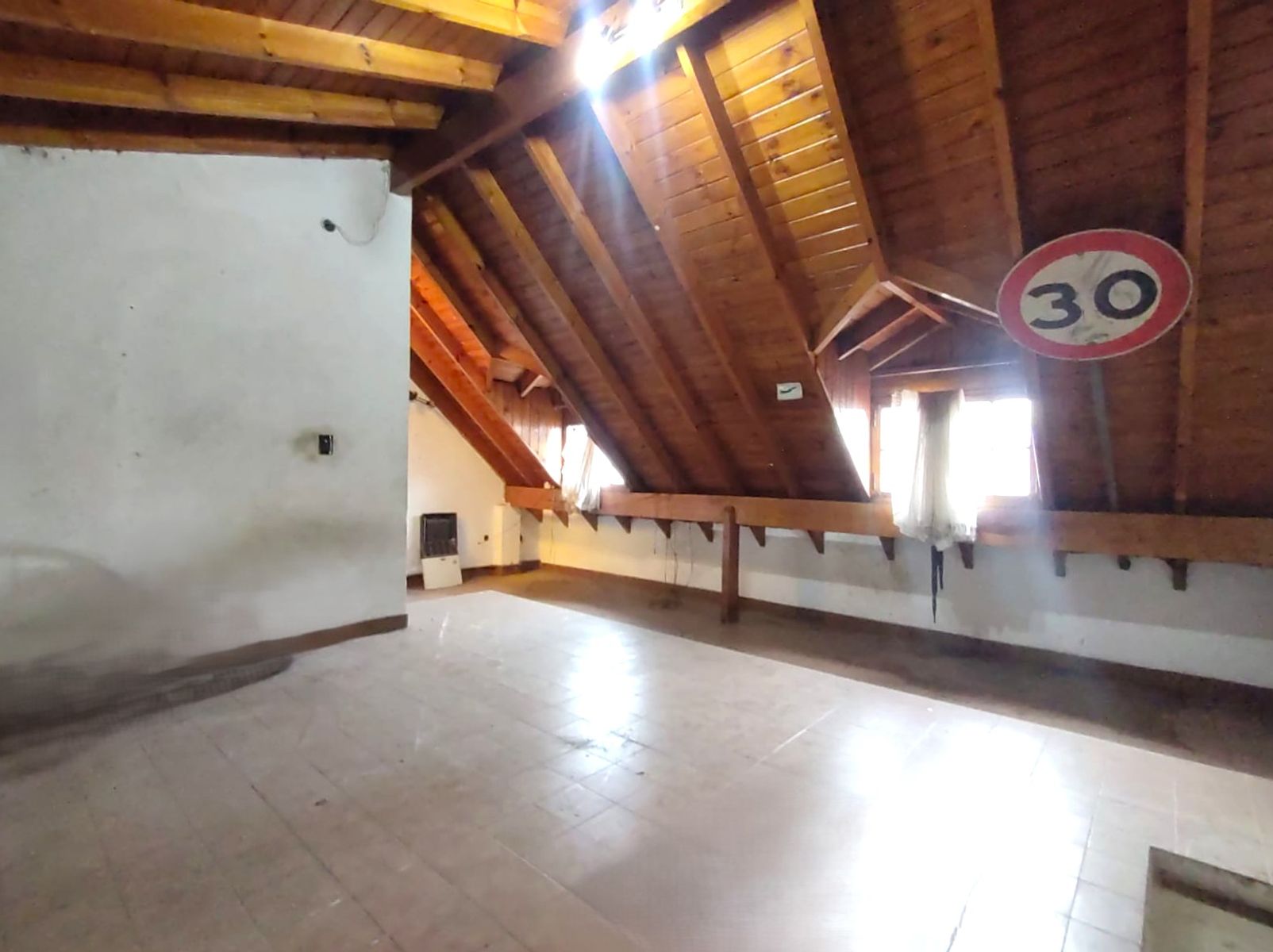 Chalet en Venta 4 Ambientes Jardín Garaje Patio El Palomar - 9