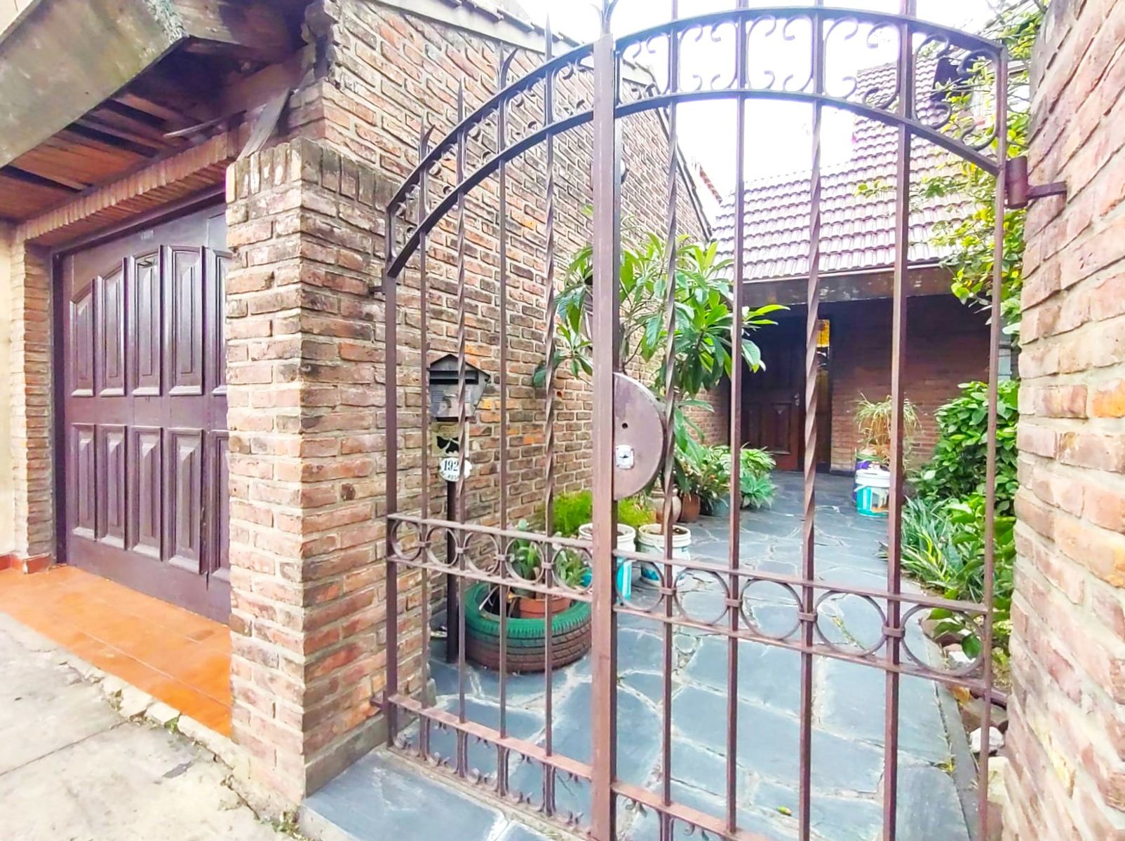 Chalet en Venta 4 Ambientes Jardín Garaje Patio El Palomar - 28