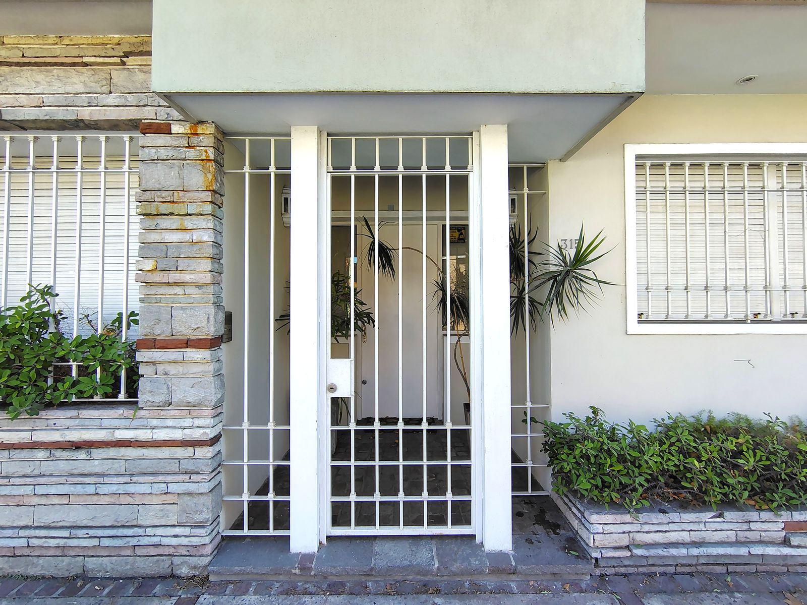 Casa en Venta 5 Ambientes Haedo Chico Excelente Construcción - 2