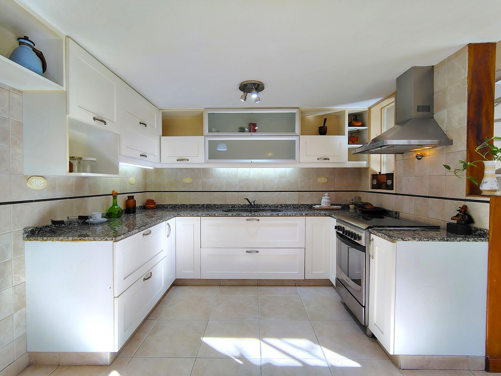 Casa en Venta 5 Ambientes Haedo Chico Excelente Construcción - 9