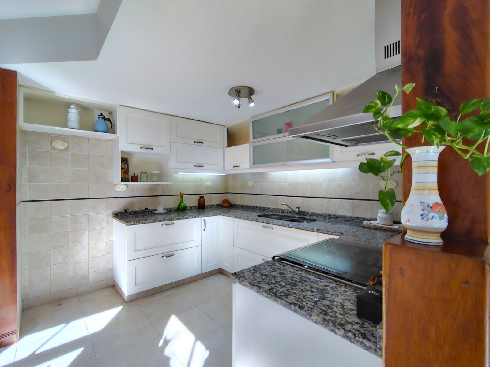 Casa en Venta 5 Ambientes Haedo Chico Excelente Construcción - 10