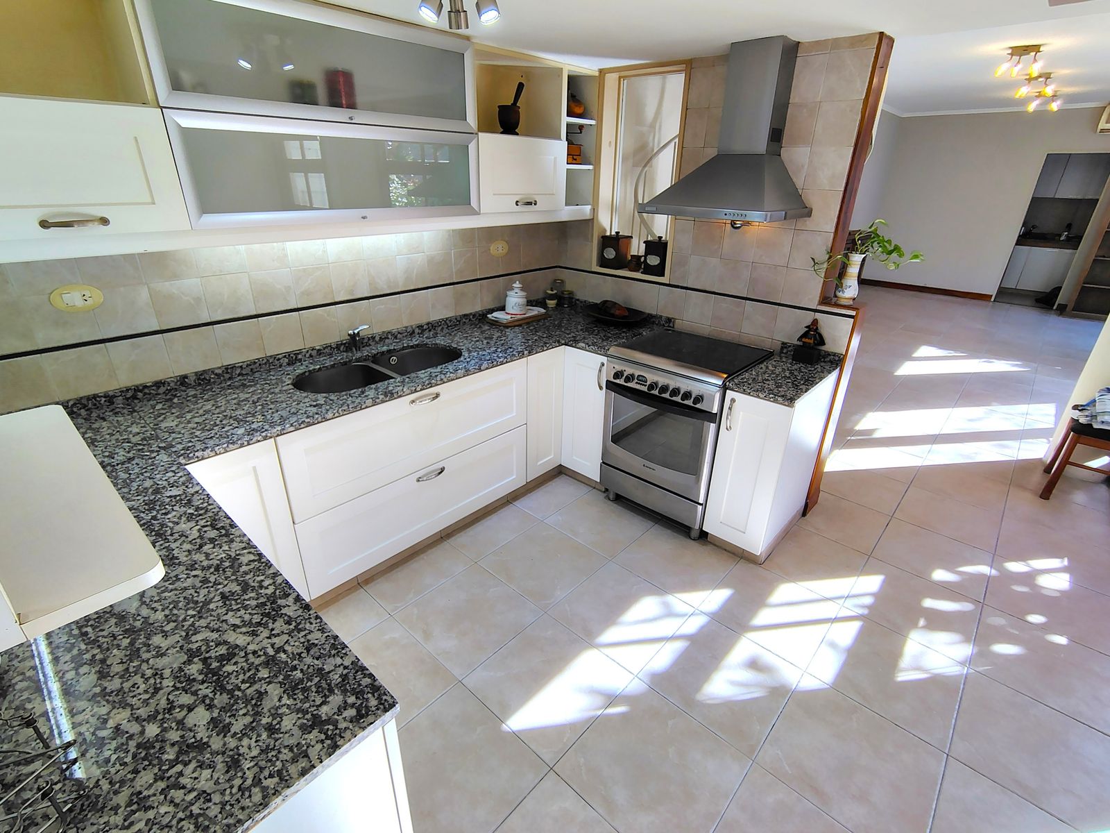 Casa en Venta 5 Ambientes Haedo Chico Excelente Construcción - 11
