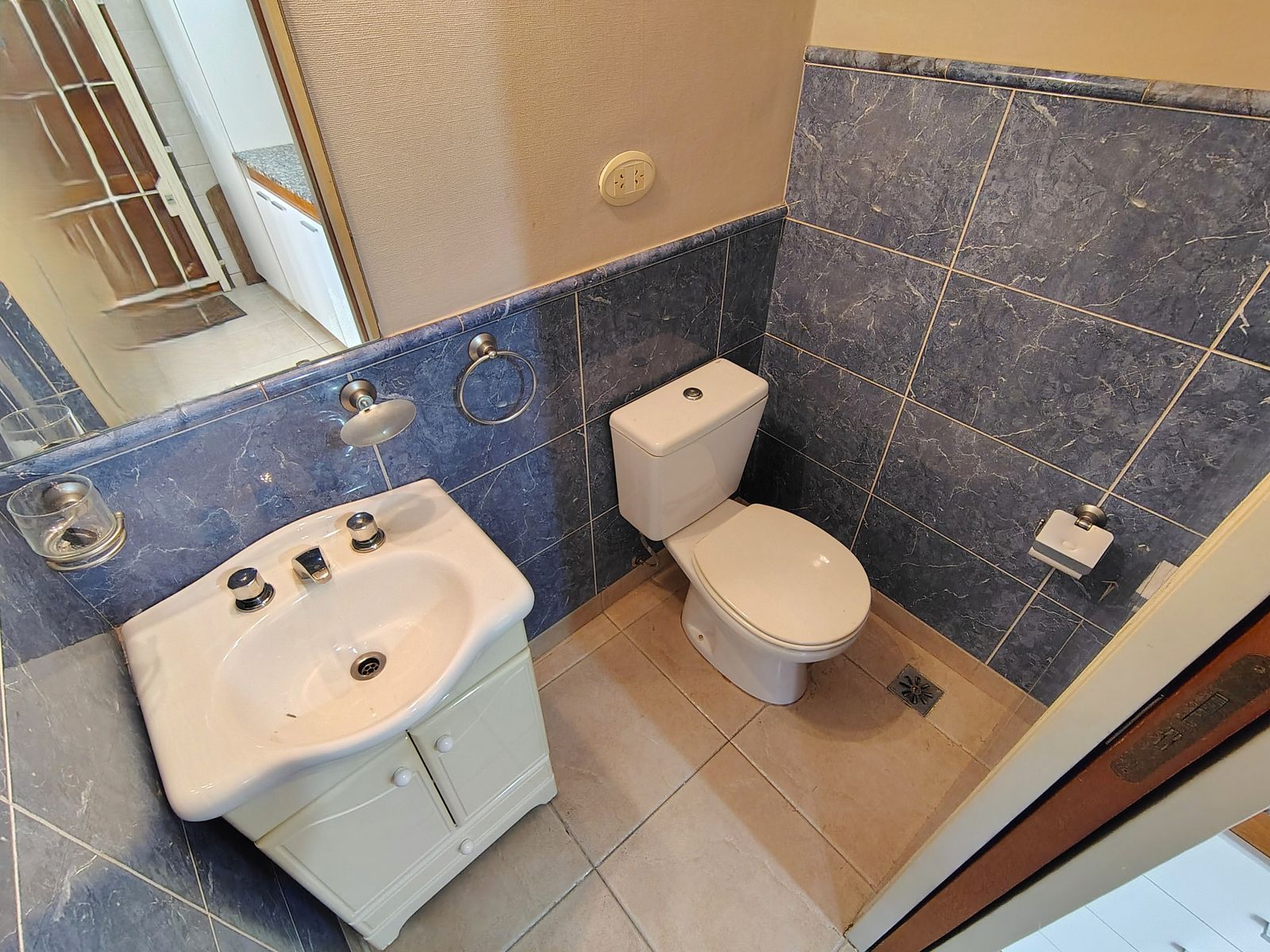 Casa en Venta 5 Ambientes Haedo Chico Excelente Construcción - 17