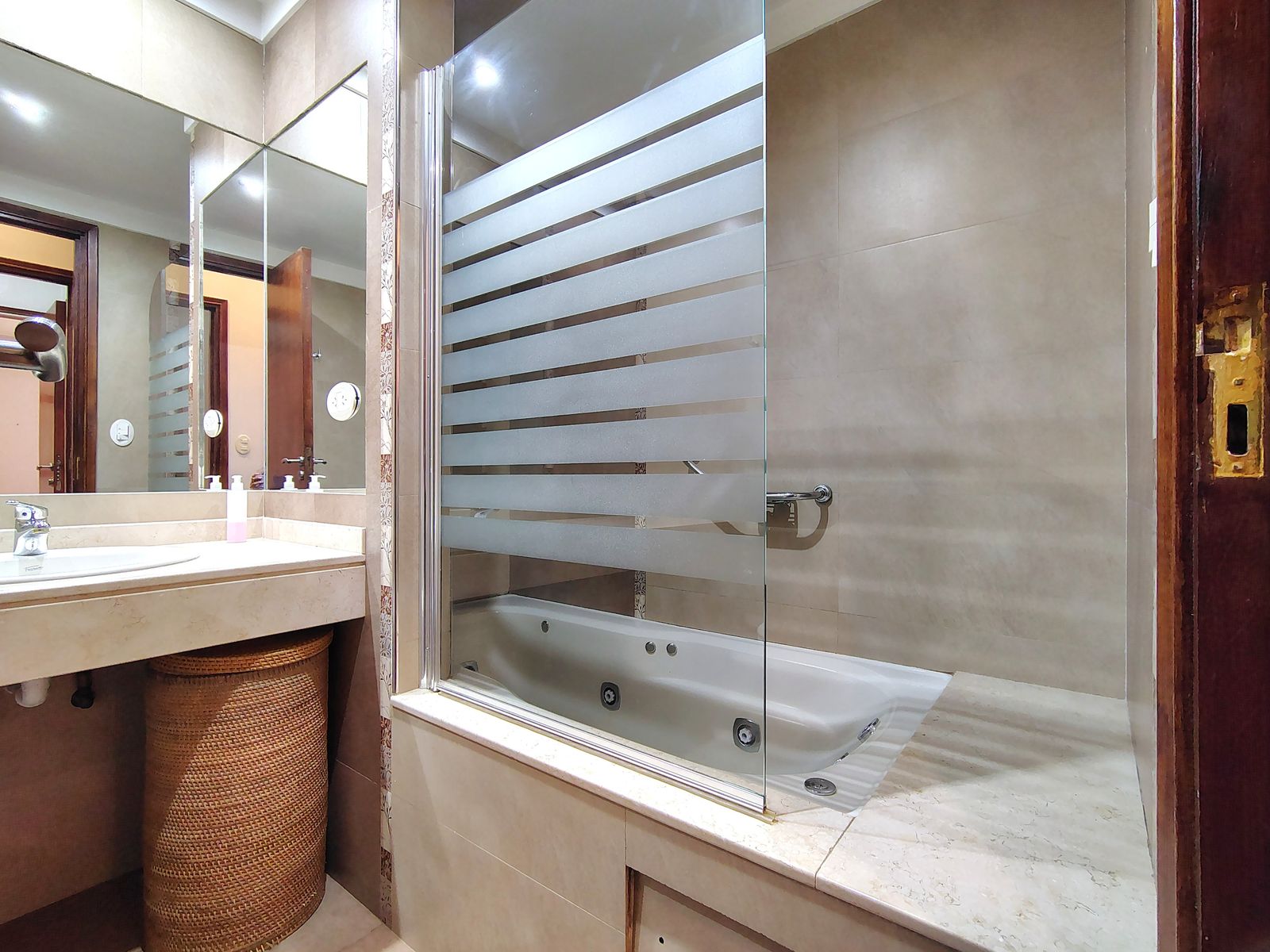 Casa en Venta 5 Ambientes Haedo Chico Excelente Construcción - 27