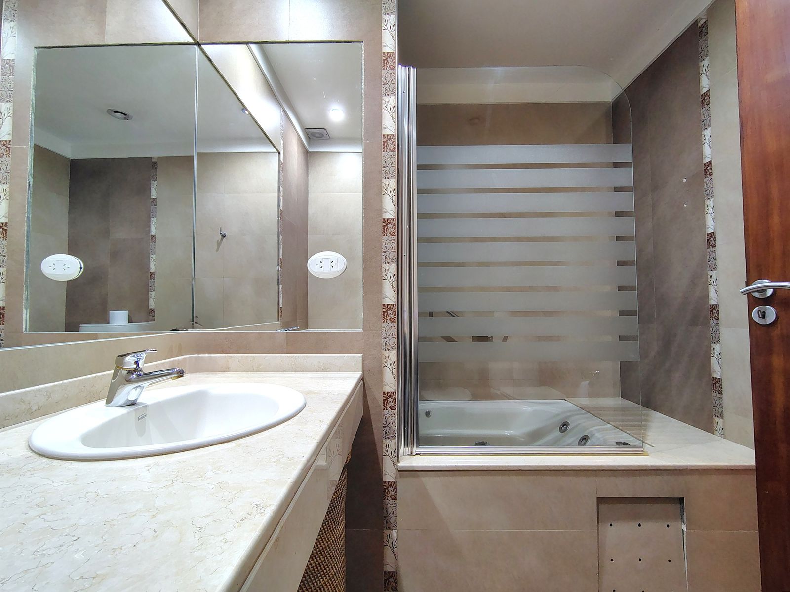 Casa en Venta 5 Ambientes Haedo Chico Excelente Construcción - 28