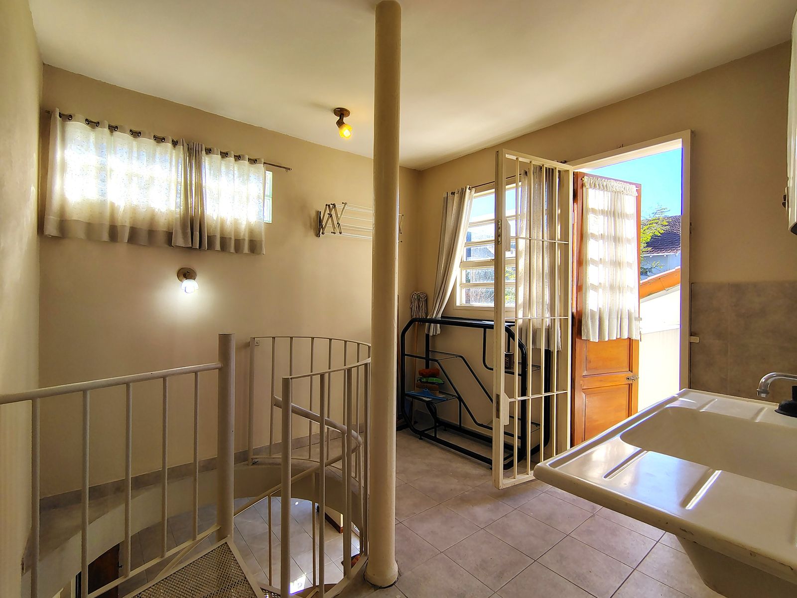 Casa en Venta 5 Ambientes Haedo Chico Excelente Construcción - 30