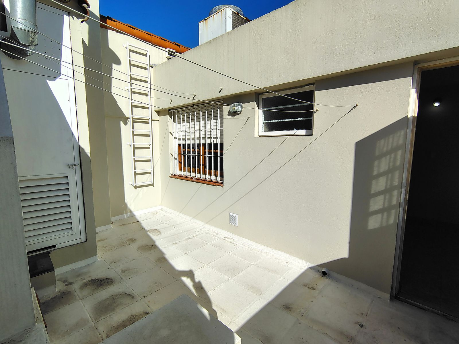 Casa en Venta 5 Ambientes Haedo Chico Excelente Construcción - 35