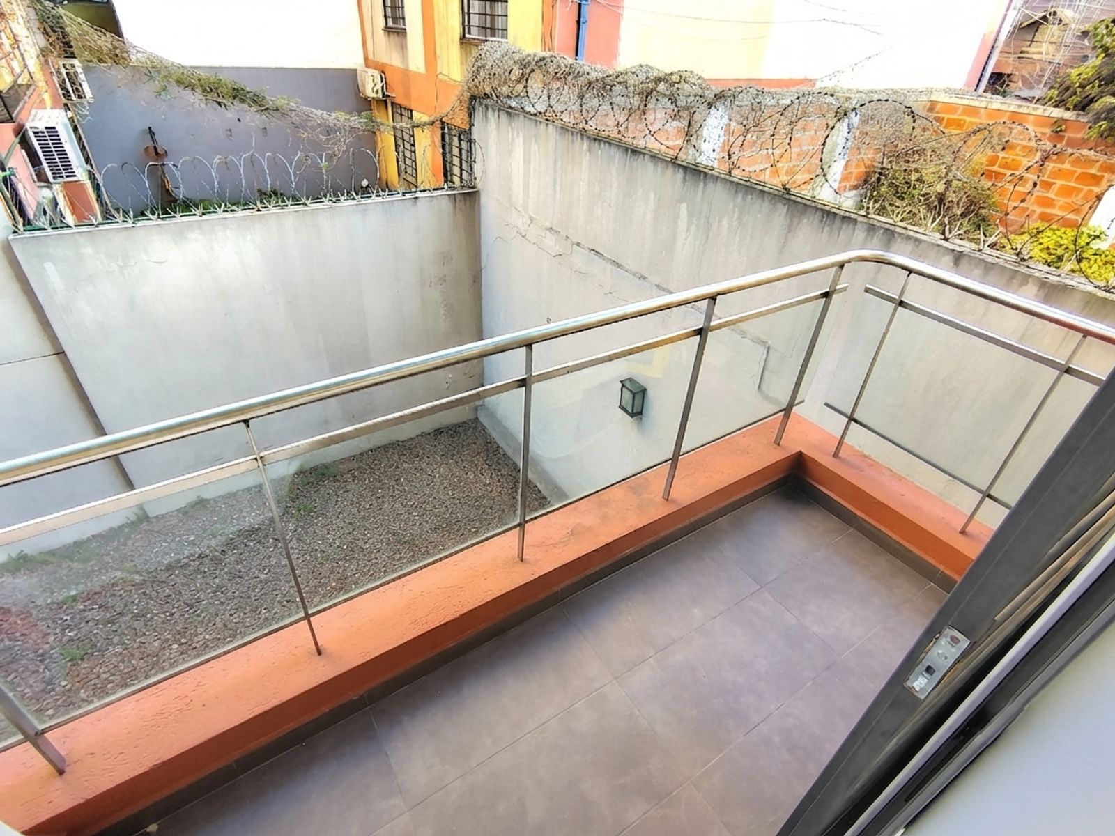 Depto semipiso 2 Ambientes en Venta con balcón Morón Sur - 2