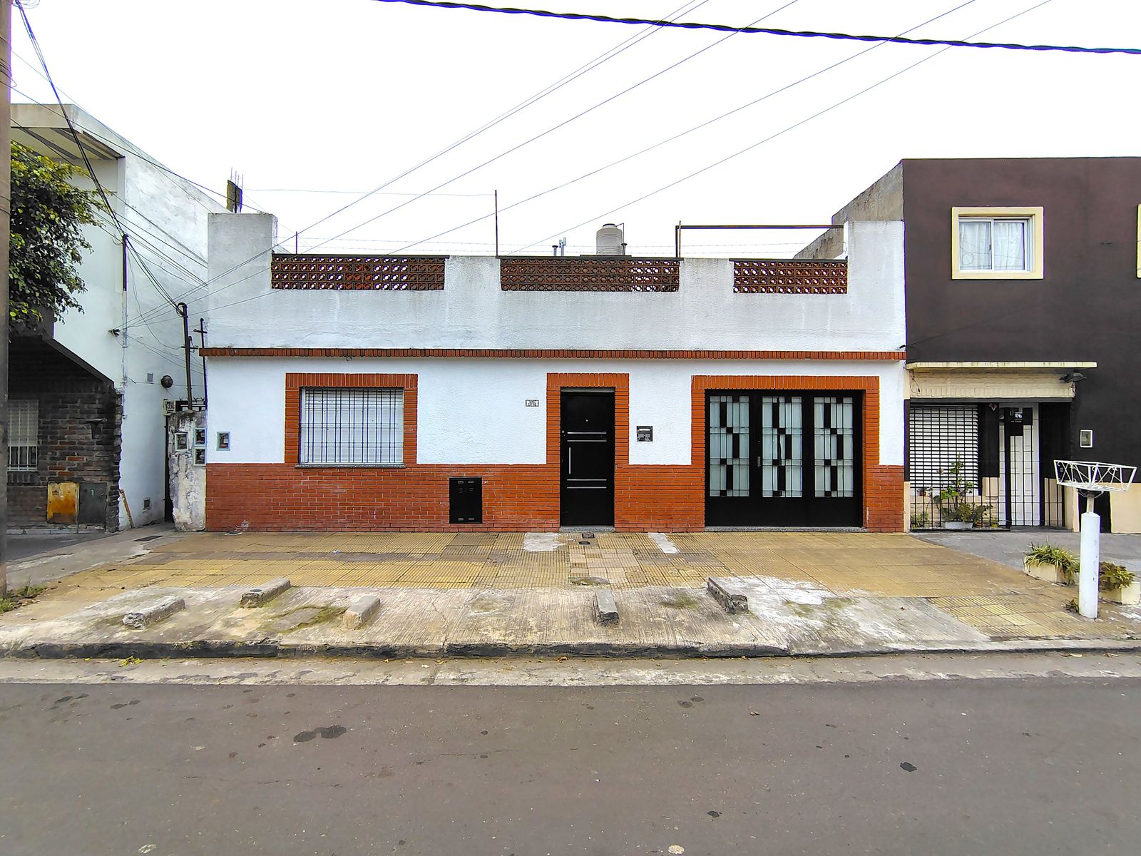 CASA en Venta 3 Ambientes Terraza Patio Garaje V. Luzuriaga - 2