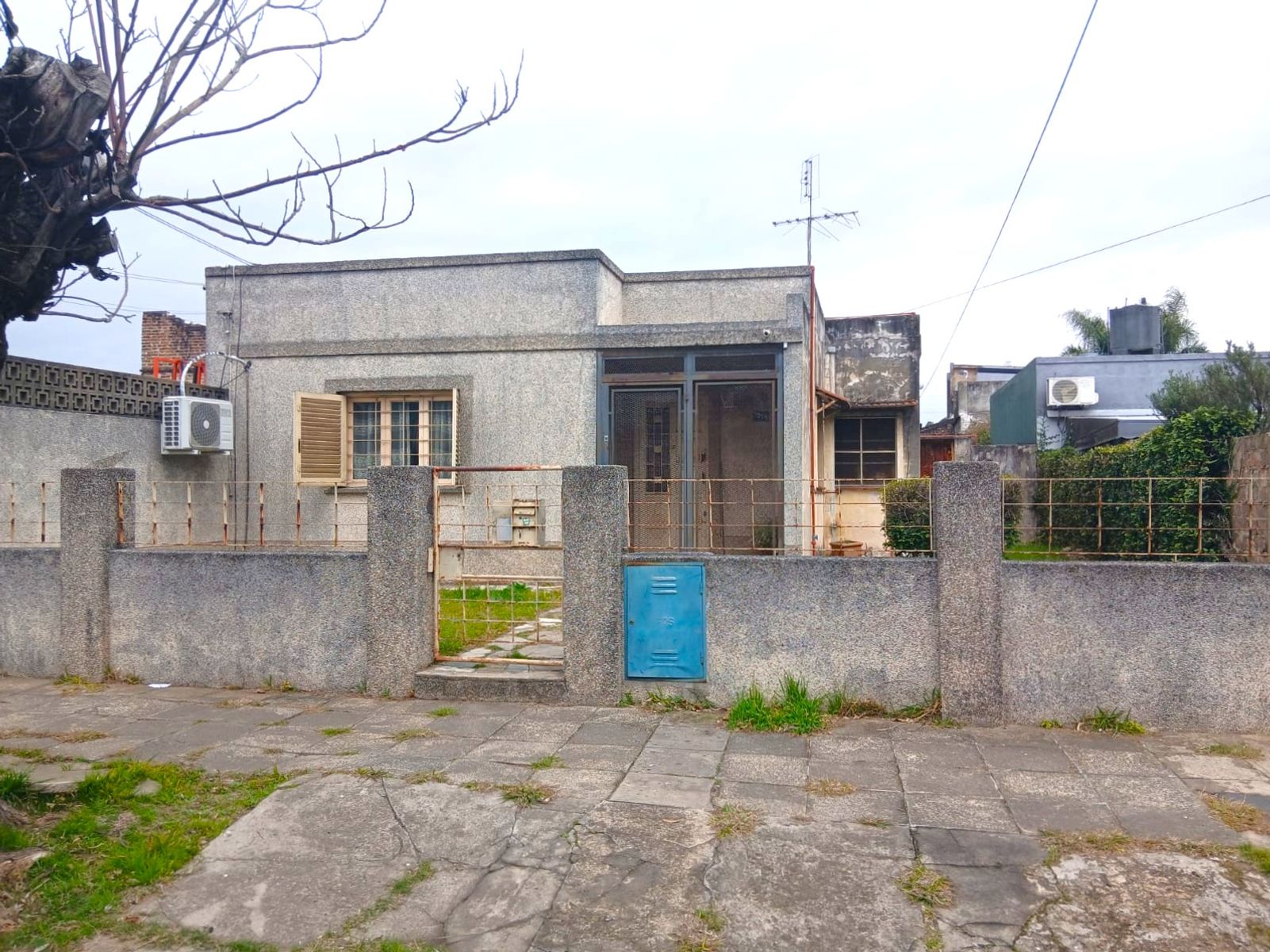 CASA en venta El Palomar a Refaccionar 4 ambientes Gran Fondo - 23