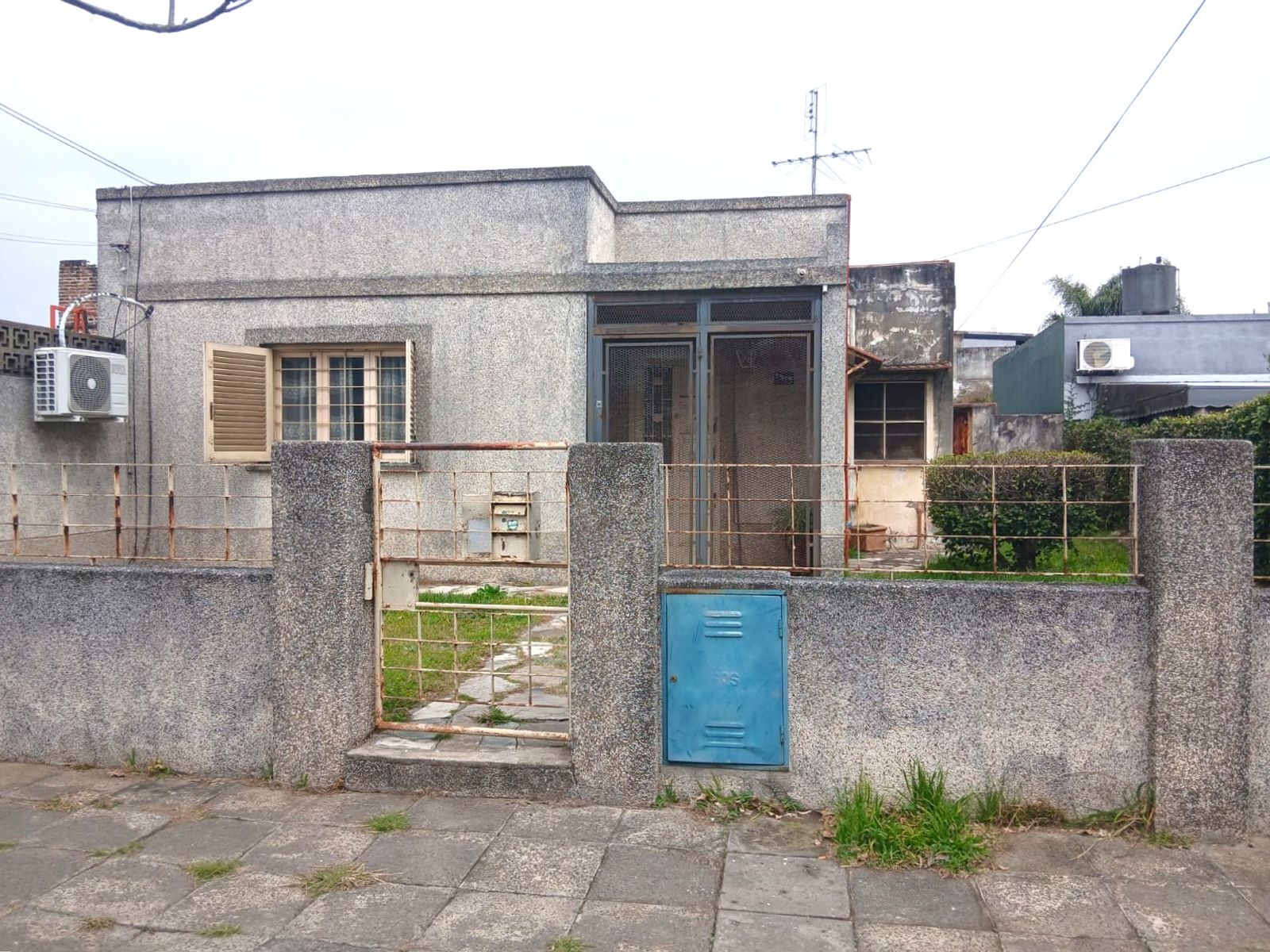 CASA en venta El Palomar a Refaccionar 4 ambientes Gran Fondo - 24