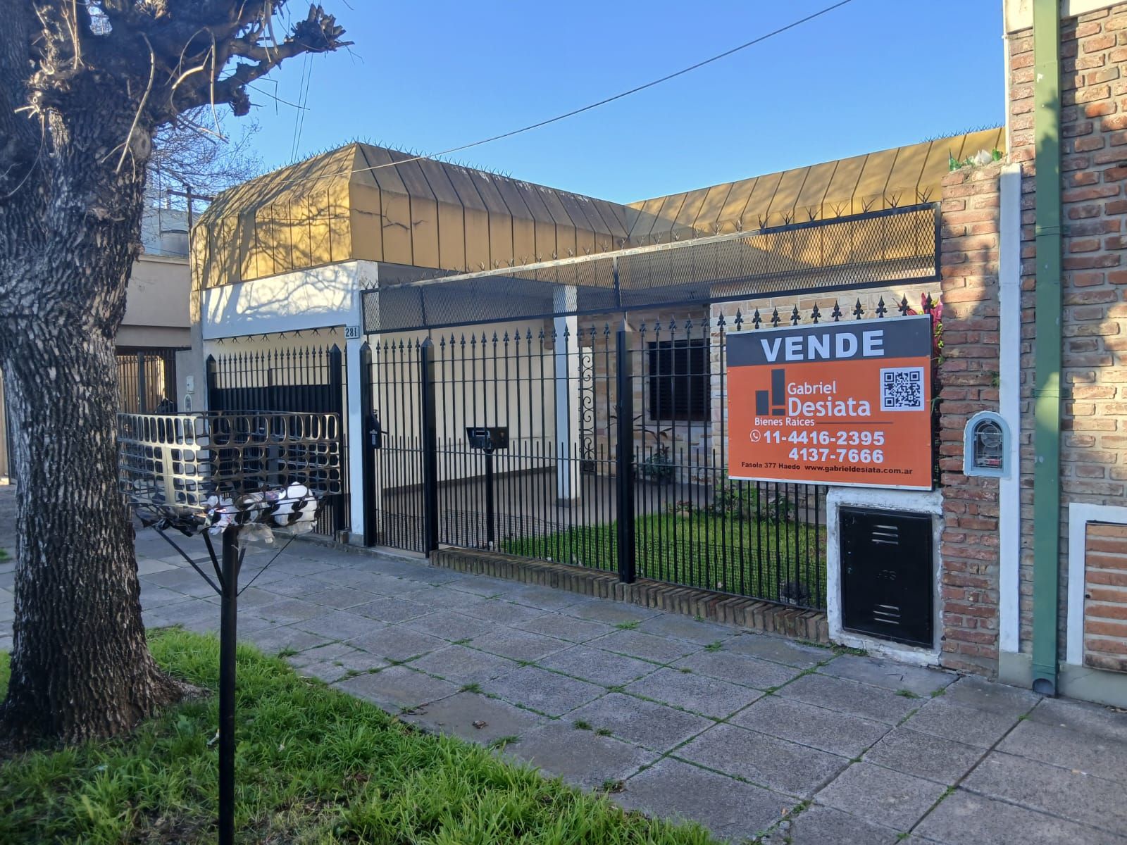 Casa en Venta Haedo 3 Amb. Lote 8,66x52 mts. Cochera - 1