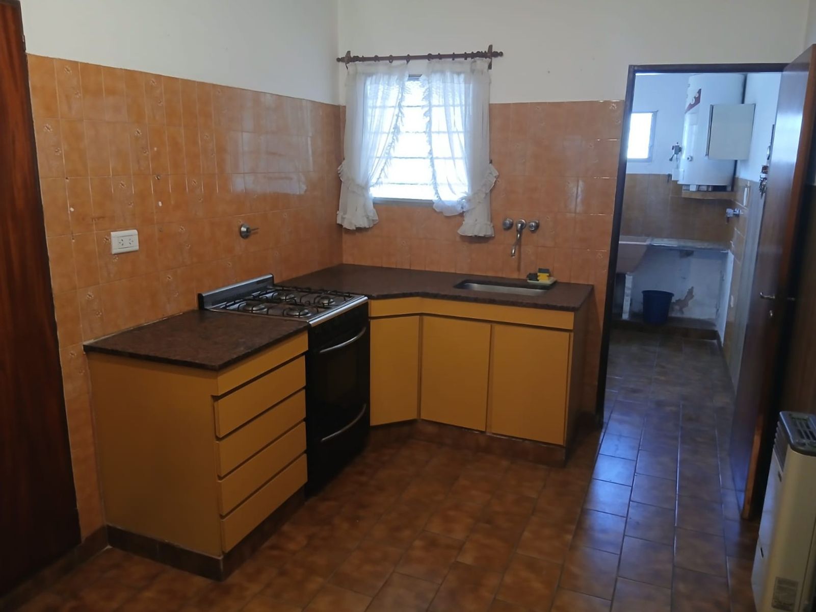 Casa en Venta Haedo 3 Amb. Lote 8,66x52 mts. Cochera - 16