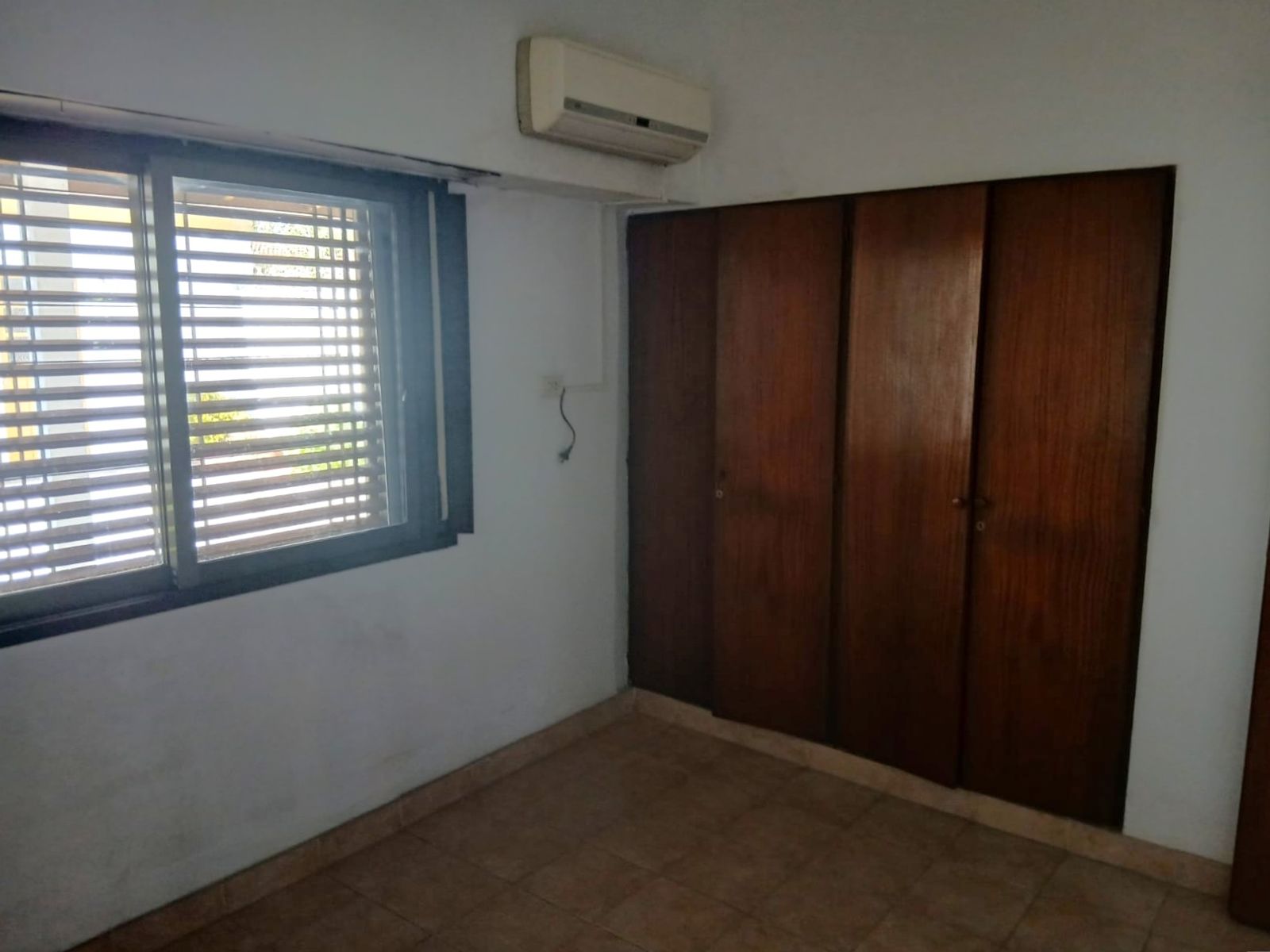 Casa en Venta Haedo 3 Amb. Lote 8,66x52 mts. Cochera - 17