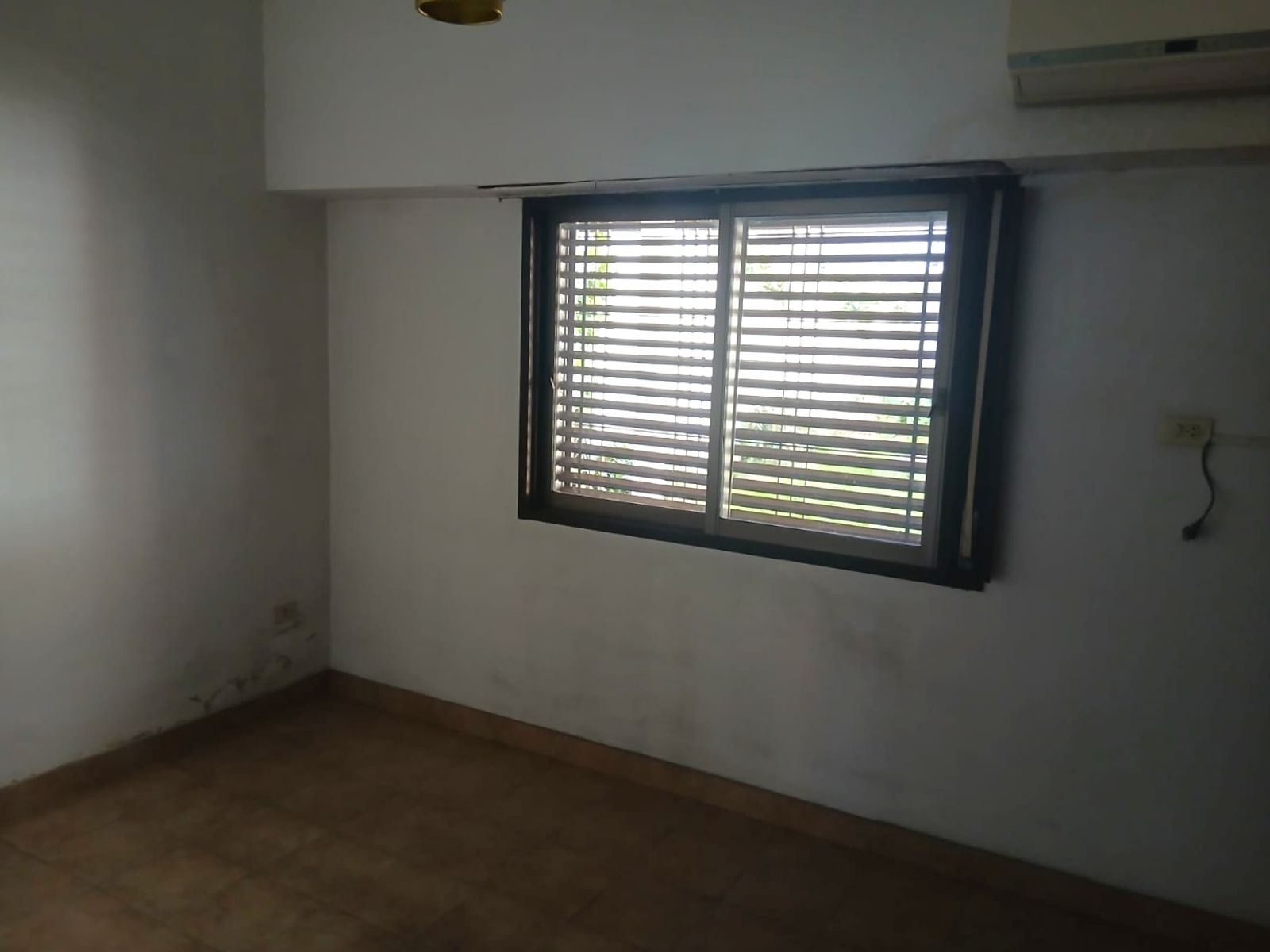 Casa en Venta Haedo 3 Amb. Lote 8,66x52 mts. Cochera - 18