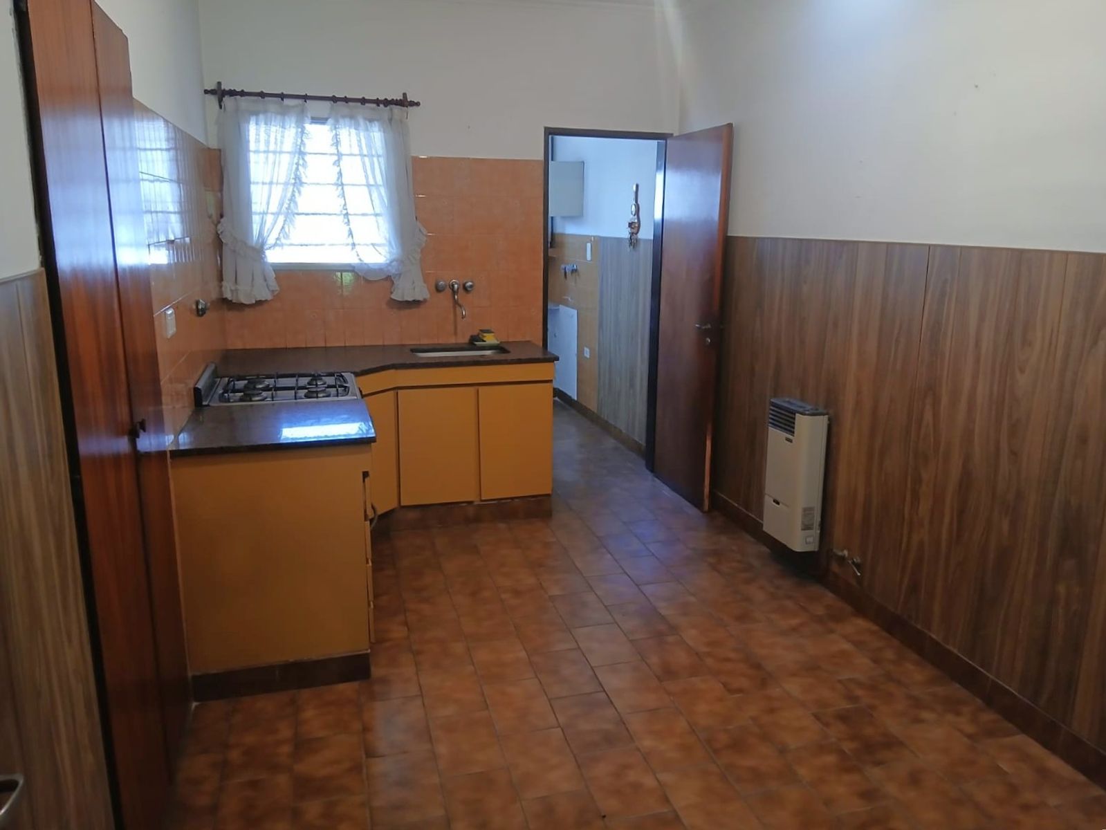 Casa en Venta Haedo 3 Amb. Lote 8,66x52 mts. Cochera - 20