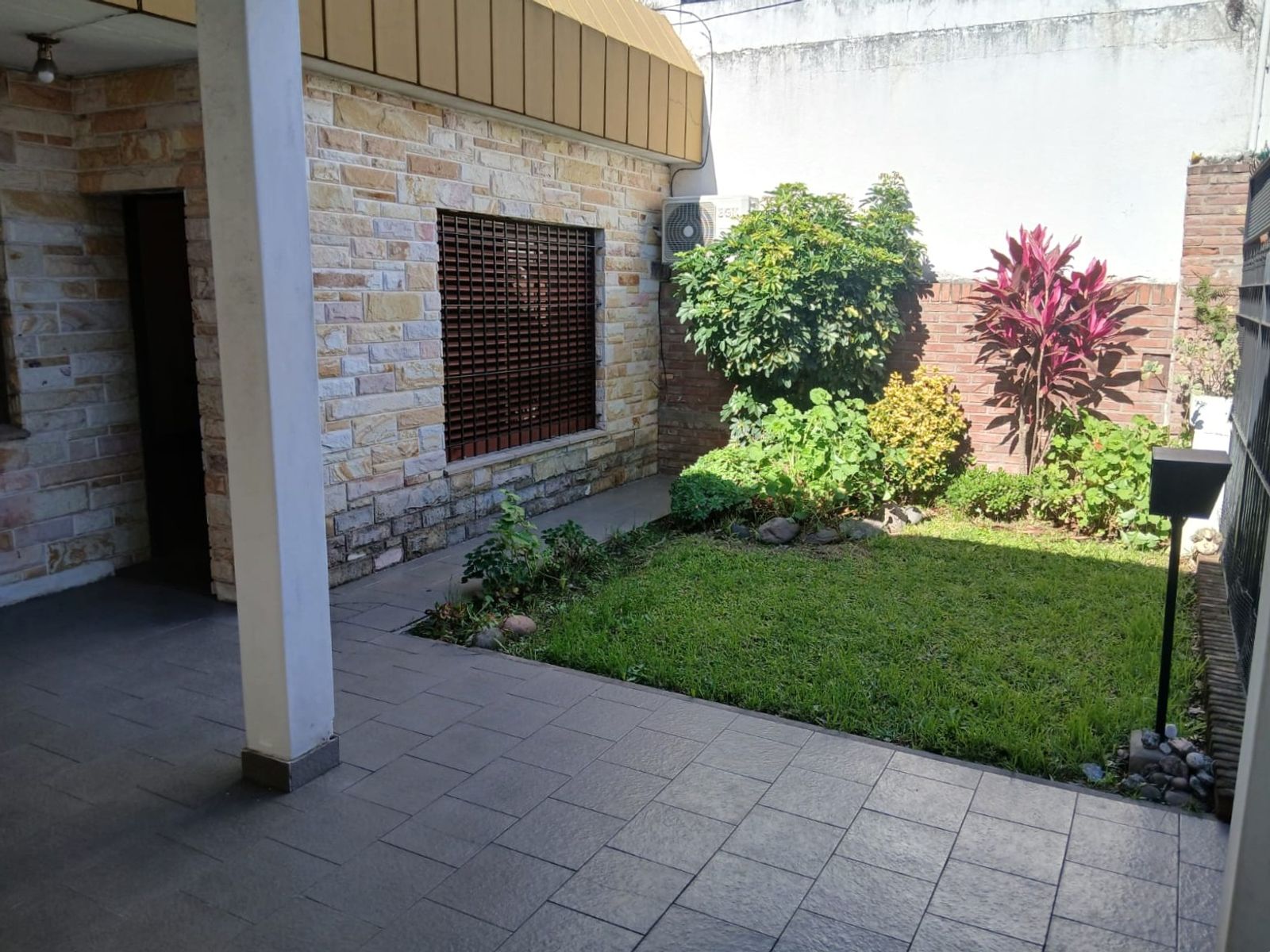 Casa en Venta Haedo 3 Amb. Lote 8,66x52 mts. Cochera - 29