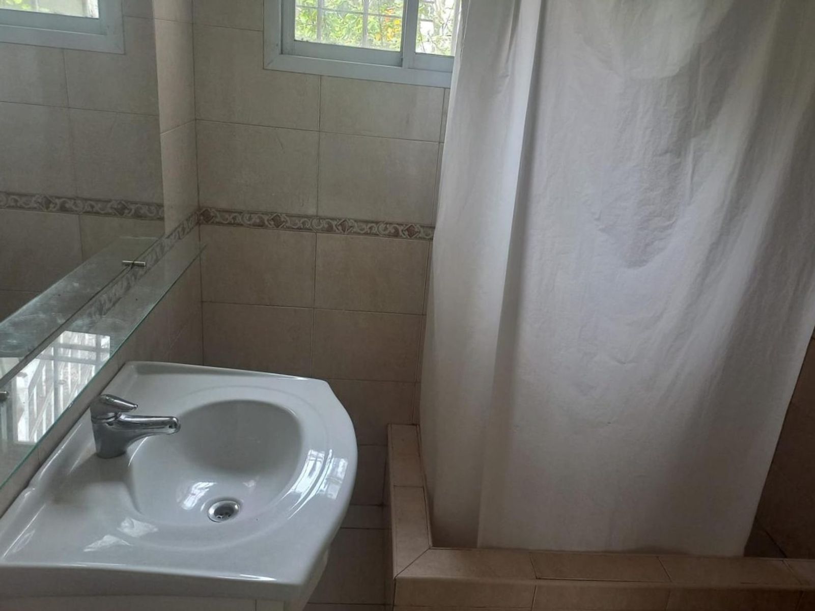 Casa en Venta PH 3 ambientes Fondo y Garaje Haedo Norte - 11