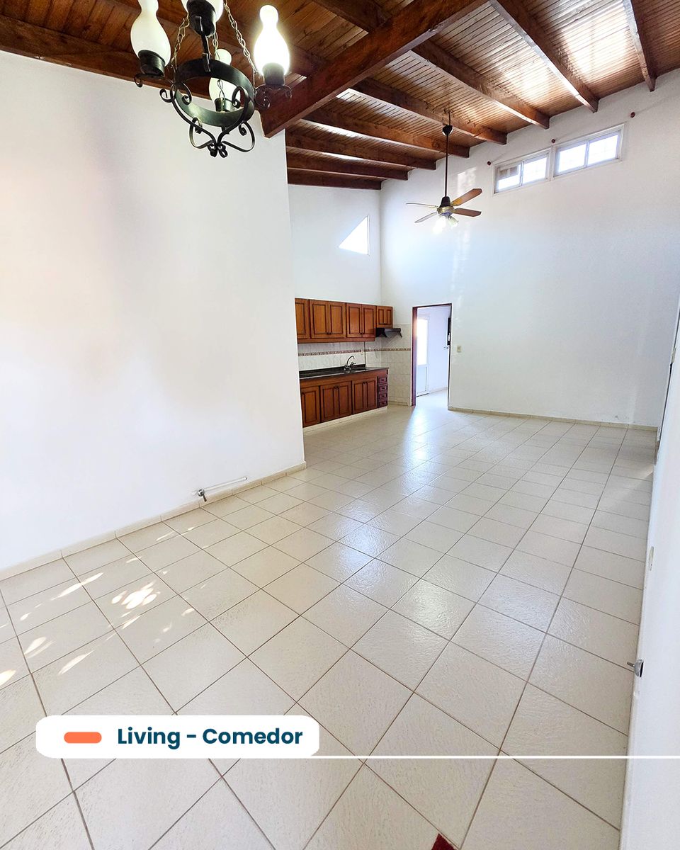 Casa céntrica apta crédito en San José | 4 dormitorios - 4