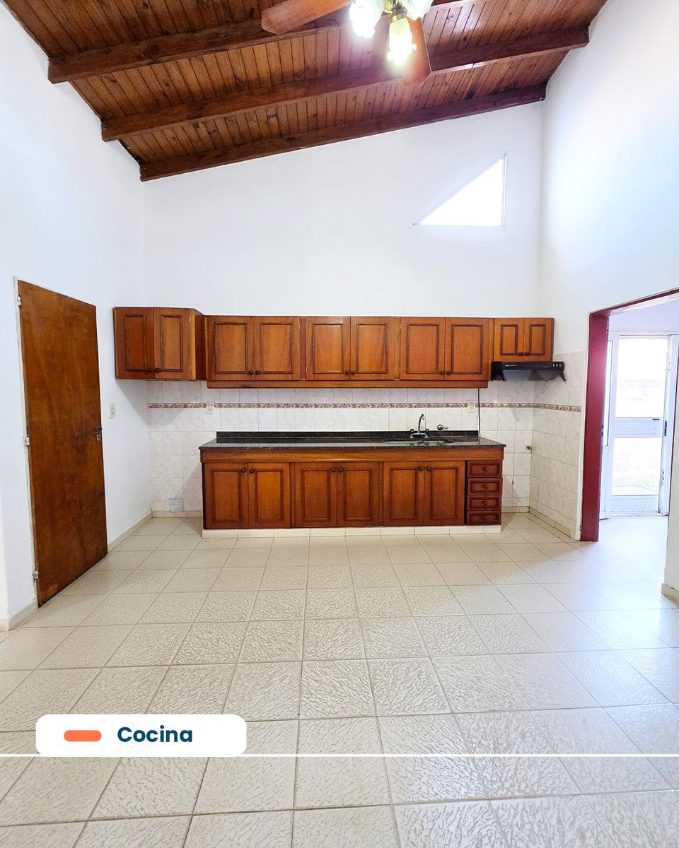 Casa céntrica apta crédito en San José | 4 dormitorios - 5
