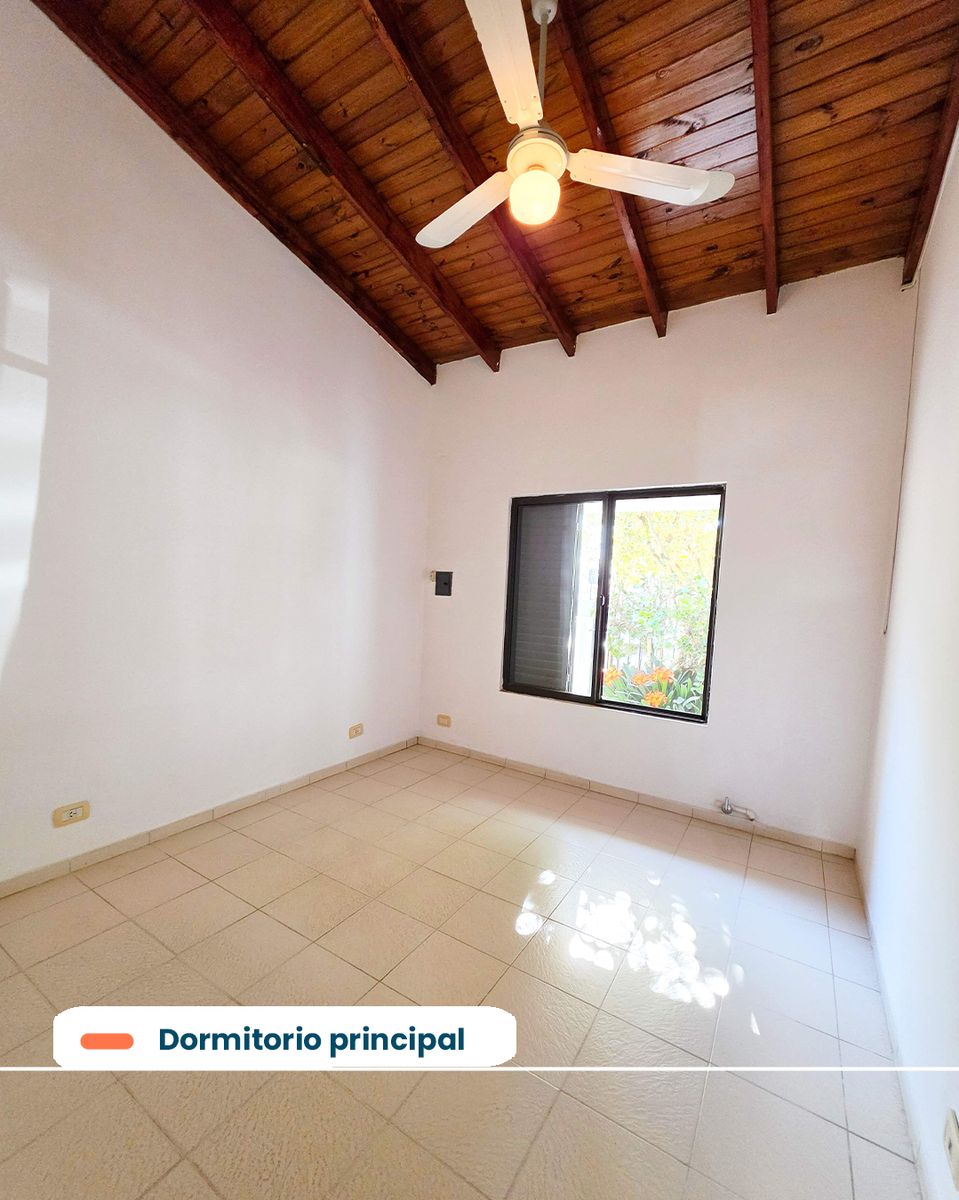 Casa céntrica apta crédito en San José | 4 dormitorios - 6