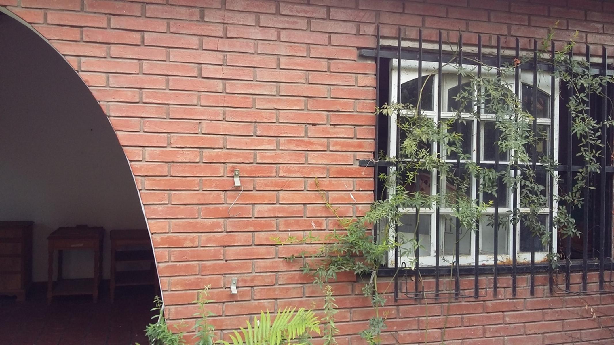 CASA DOS PLANTAS 4 AMBIENTES.-IMPECABLE!! — foto 3