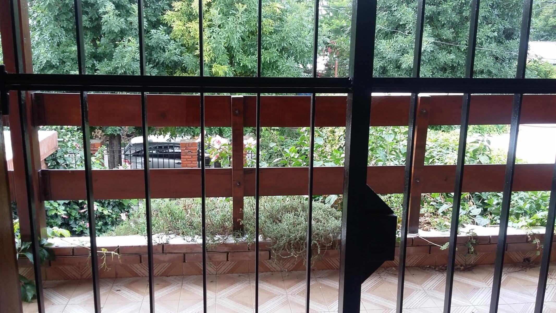 CASA DOS PLANTAS 4 AMBIENTES.-IMPECABLE!! — foto 5