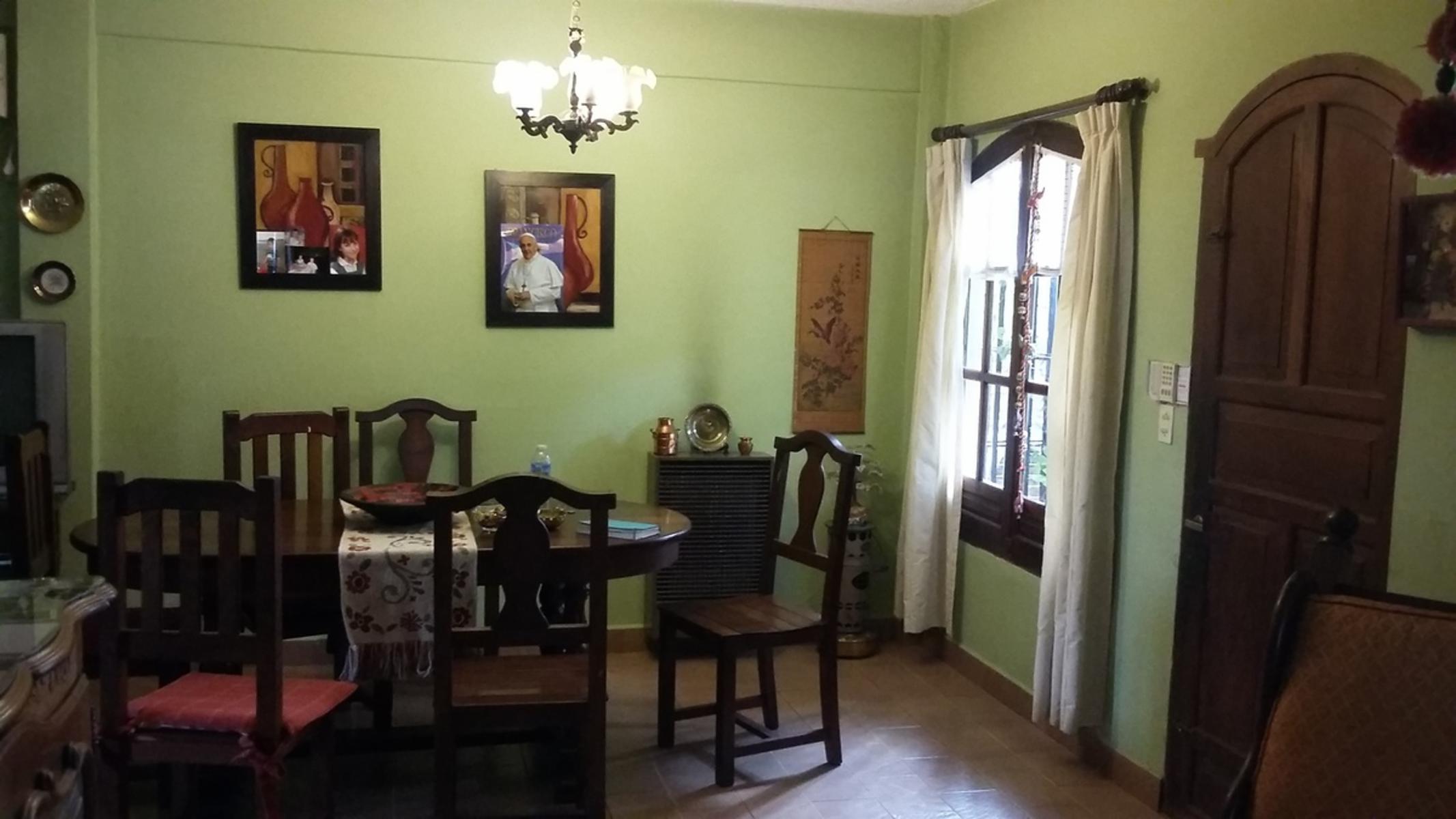 CASA DOS PLANTAS 4 AMBIENTES.-IMPECABLE!! — foto 13