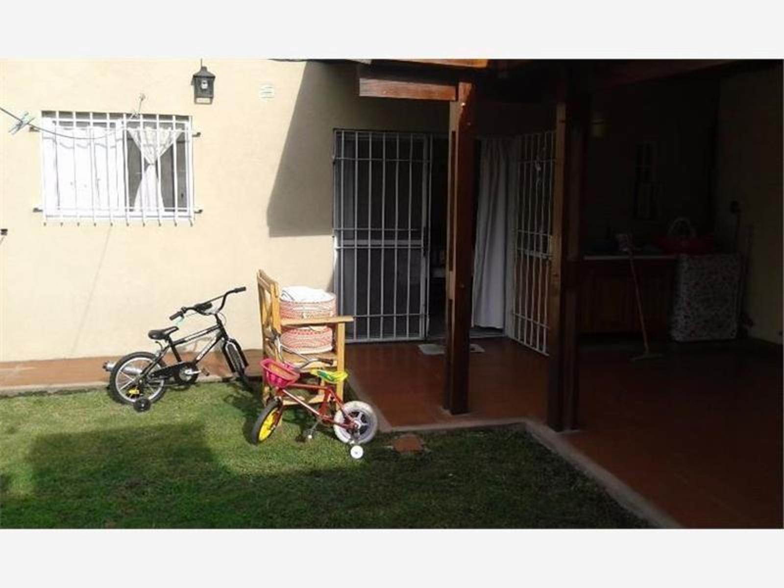 VENTA-CASA-IMPECABLE P/ MUDARSE- DOS PLANTAS-CORTIJO NUEVO.-APTO CREDITO!!!! — foto 2