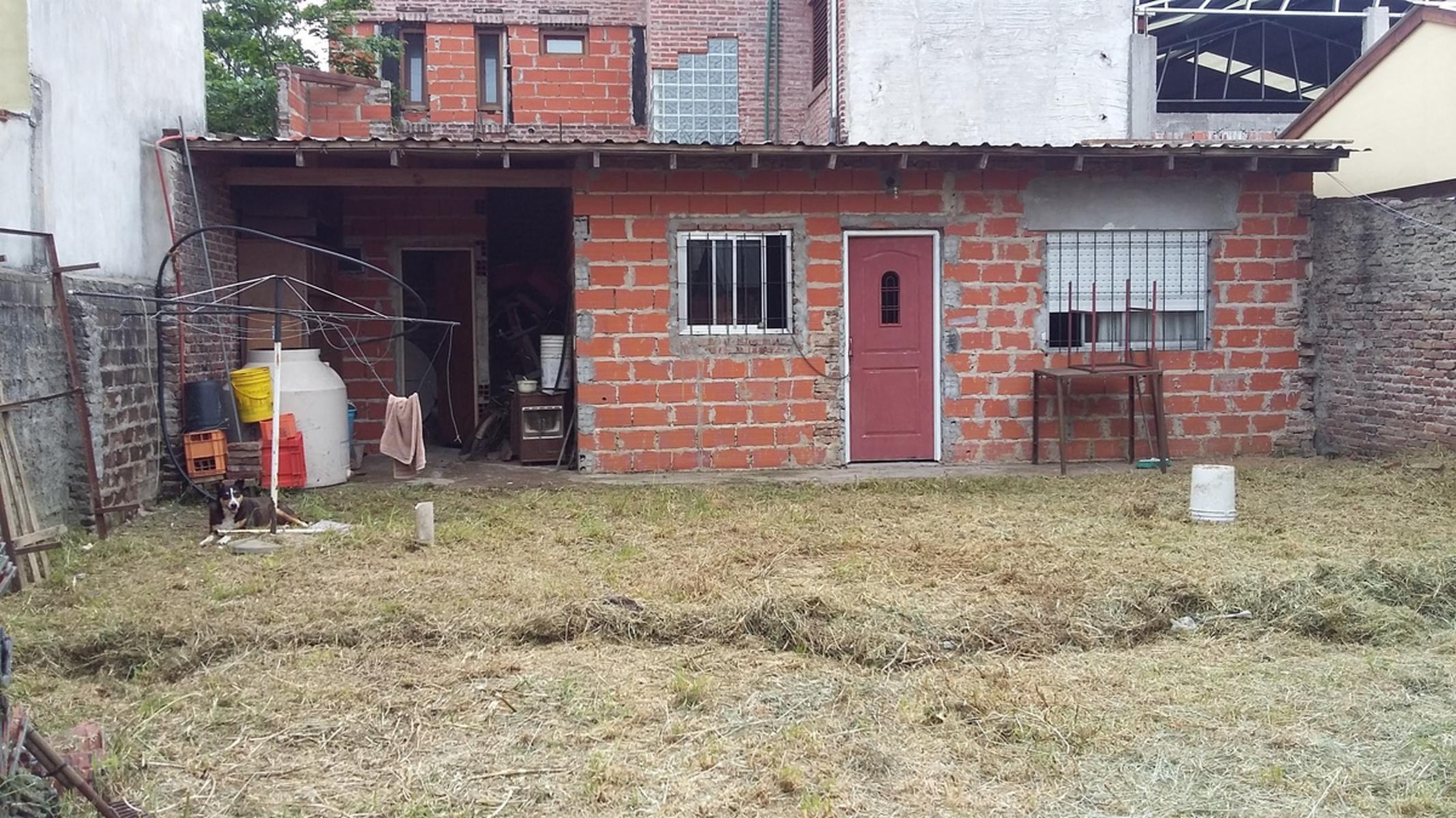 LOTE CON MEJORAS.CON REJAS Y PORTON. — foto 3