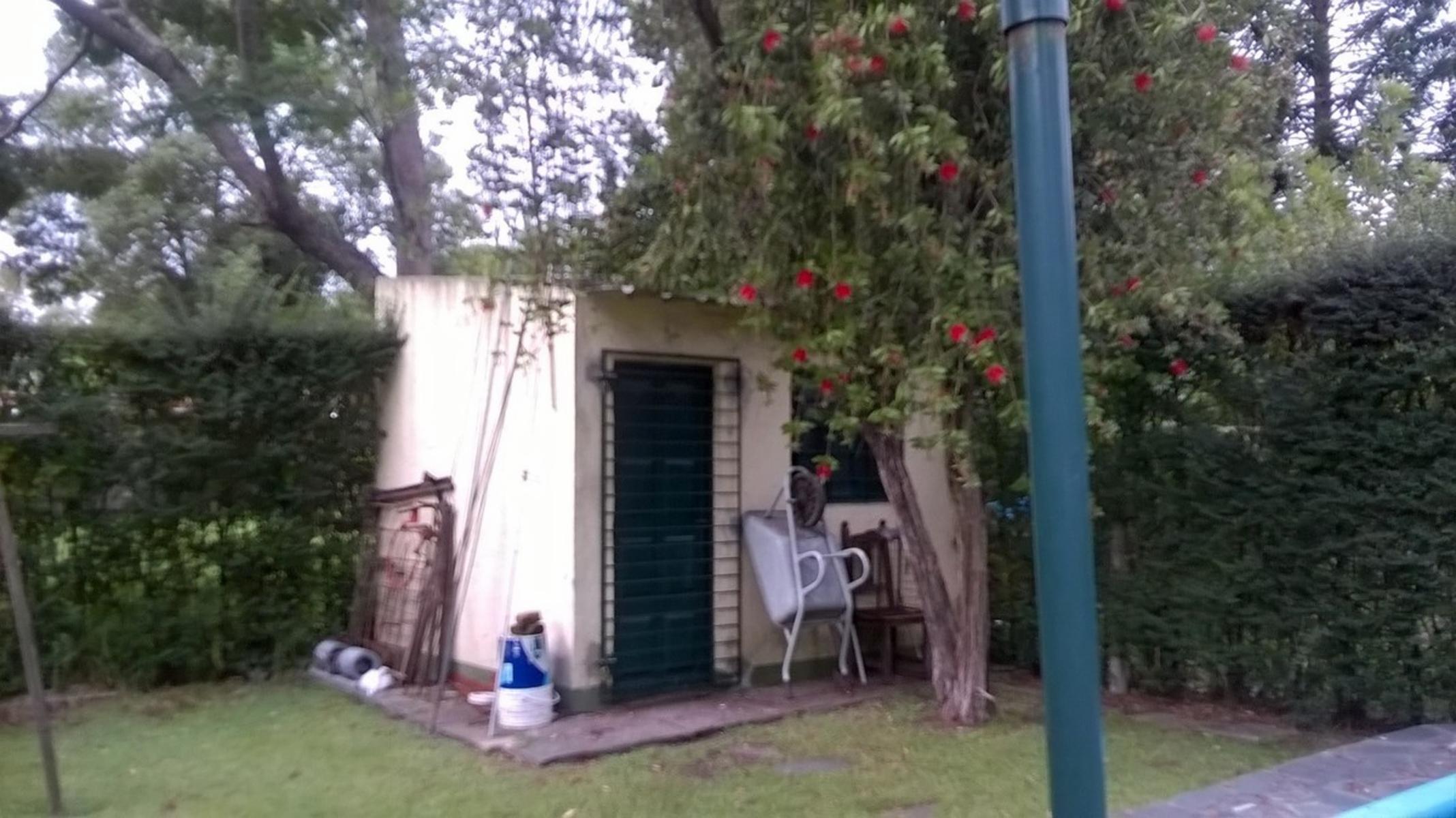 CASA TRES AMB.PARQUE PILETA.APTA CREDITO BANCARIO!!! LOTE 10X36M BOMBA SUMERGIBLE POZO ABSORVENTE GALPON — foto 12