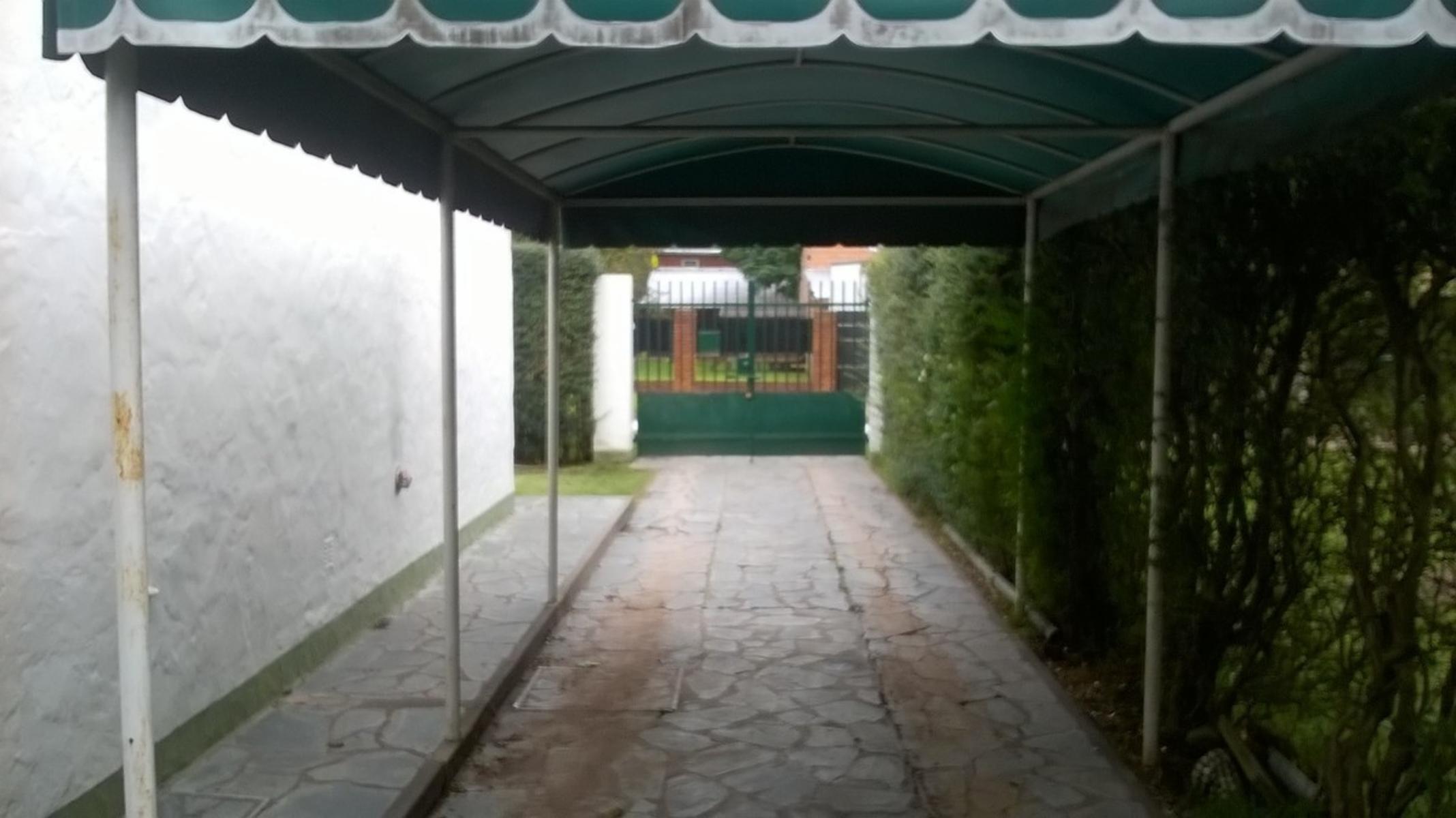 CASA TRES AMB.PARQUE PILETA.APTA CREDITO BANCARIO!!! LOTE 10X36M BOMBA SUMERGIBLE POZO ABSORVENTE GALPON — foto 14