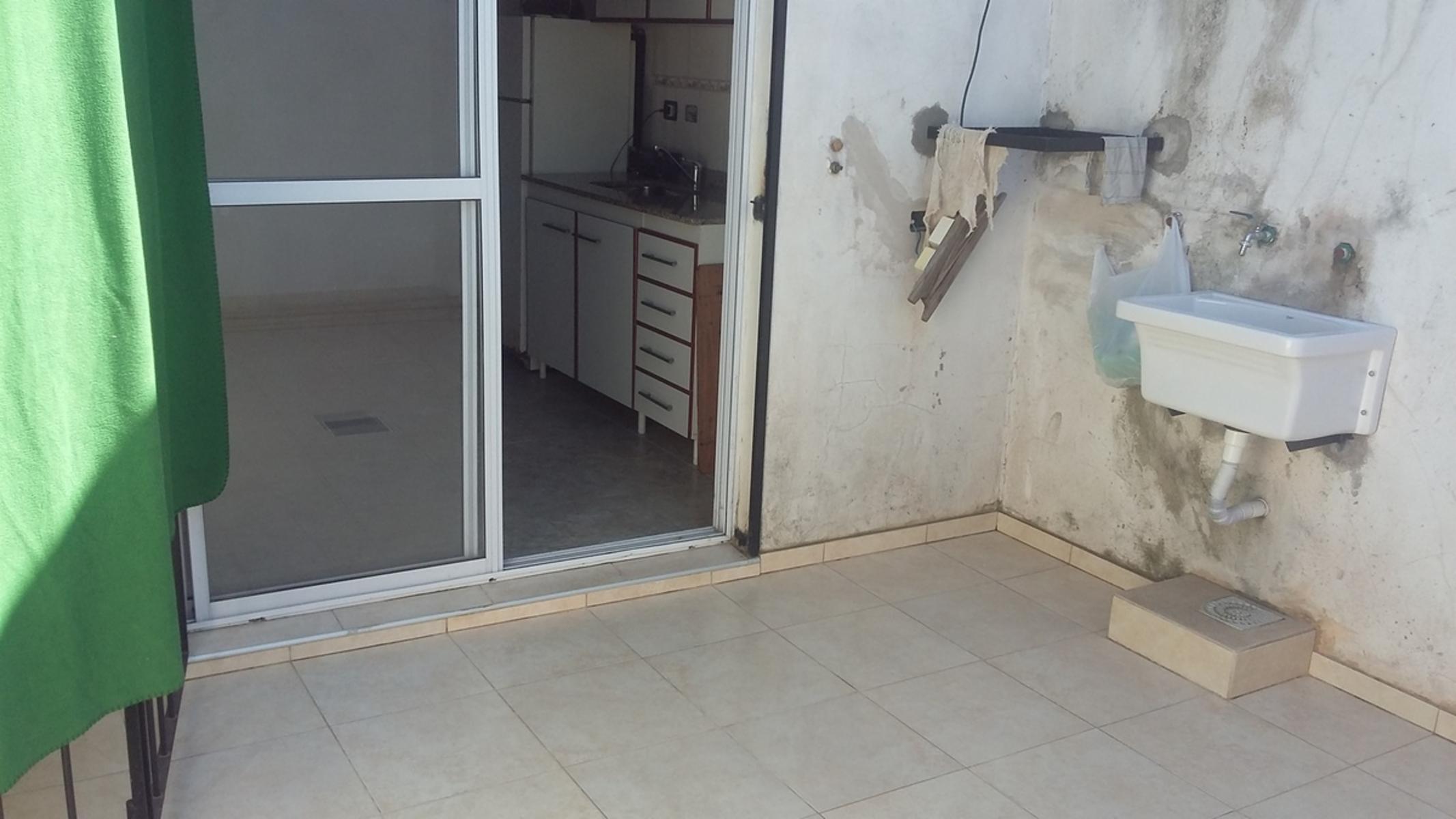 DEPARTAMENTO TRES AMB.PATIO.PLANTA ALTA-ESP VEHIC.A ESTRENAR!!!! — foto 13